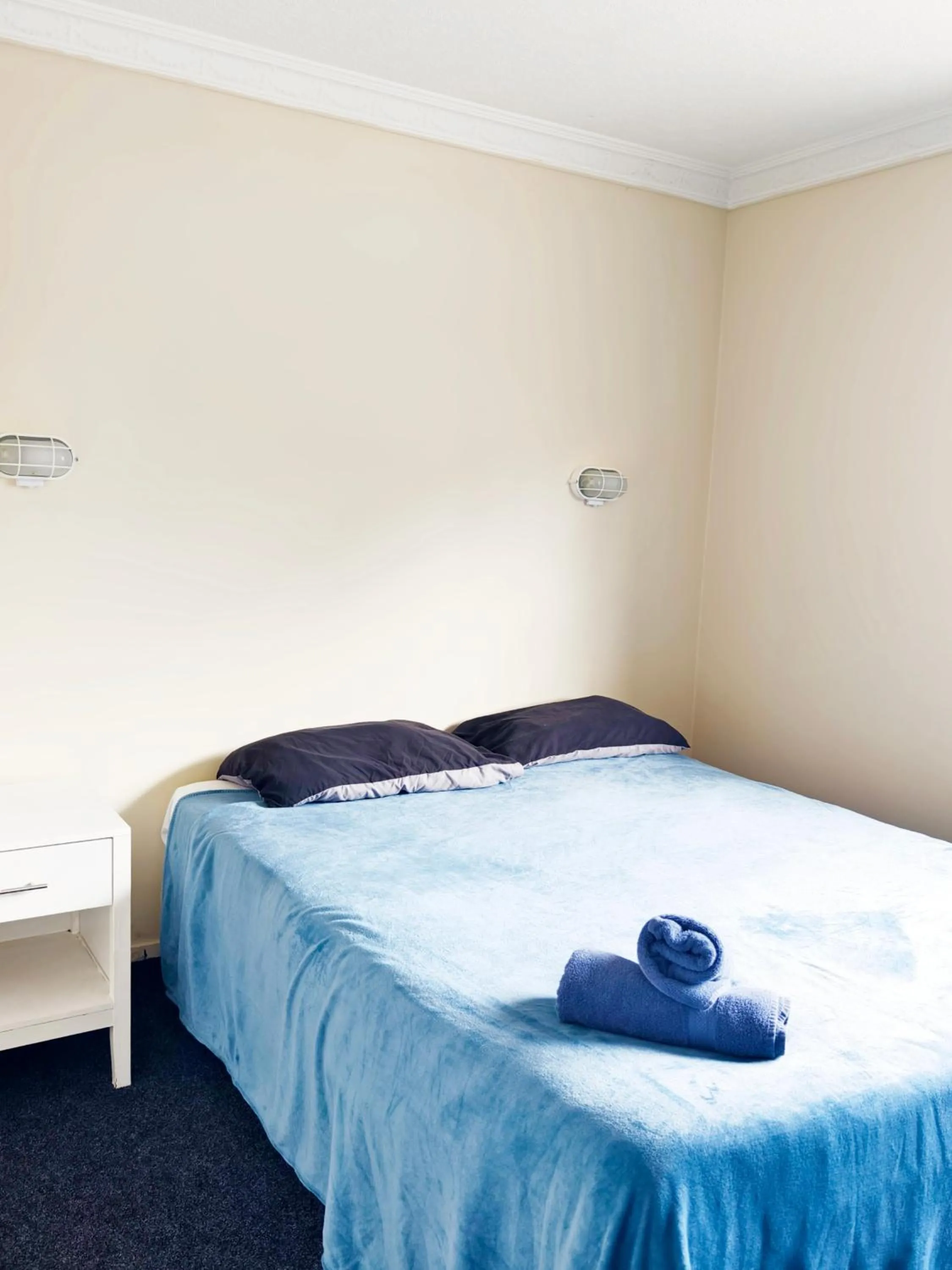 Bedroom in Ferry Motel