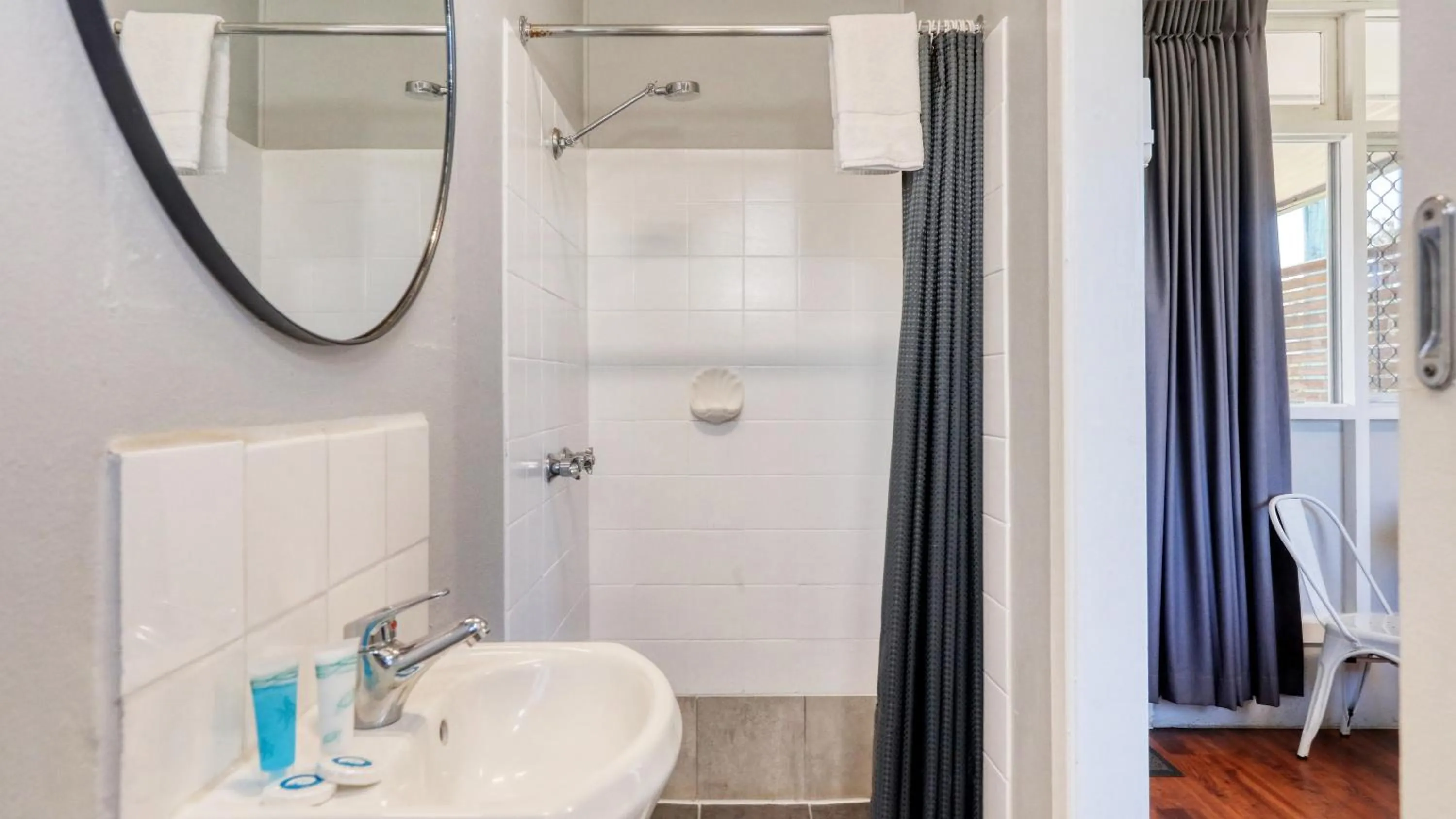 Shower in Almare Tourist Motel