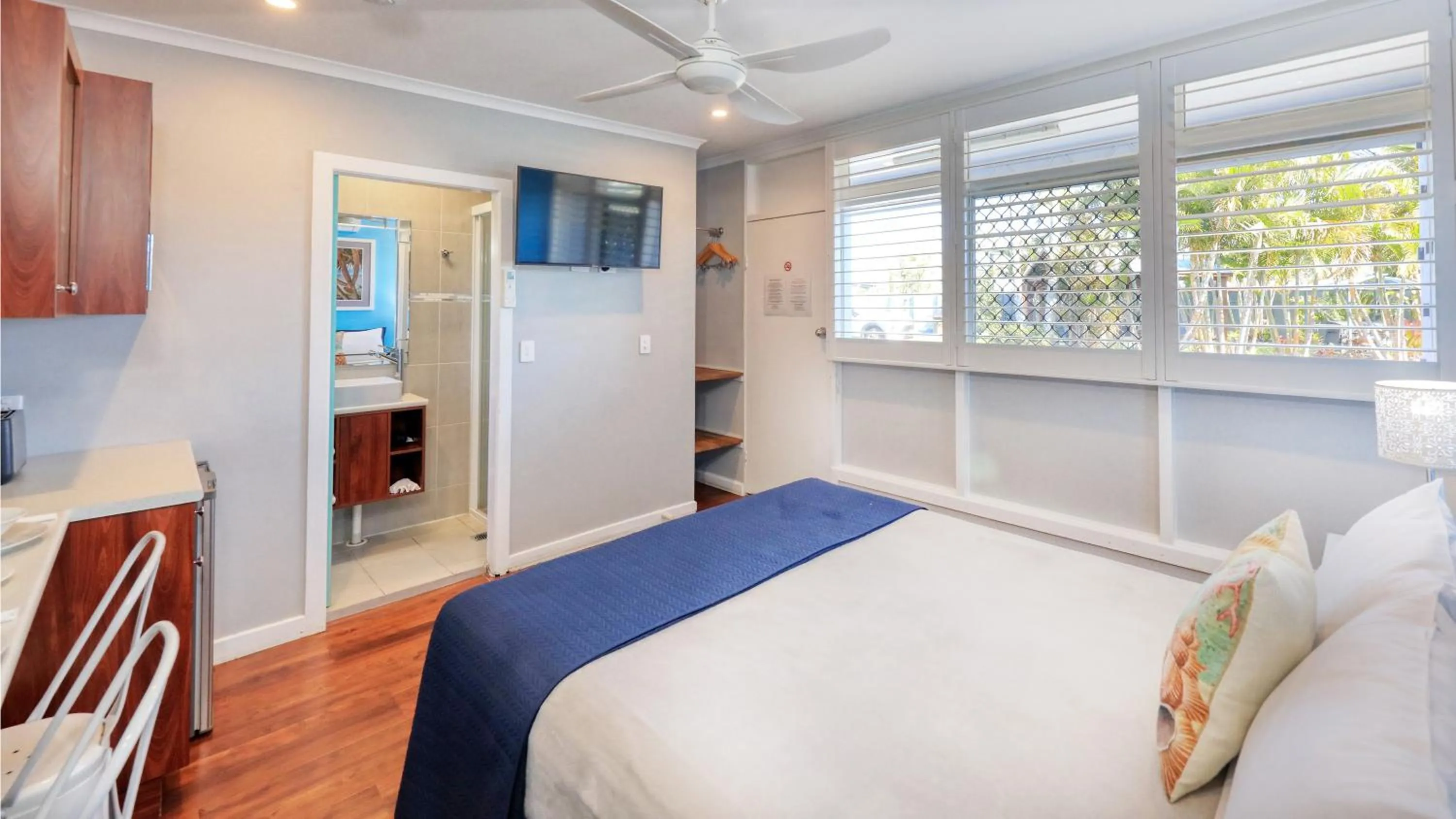 TV and multimedia, Bed in Almare Tourist Motel