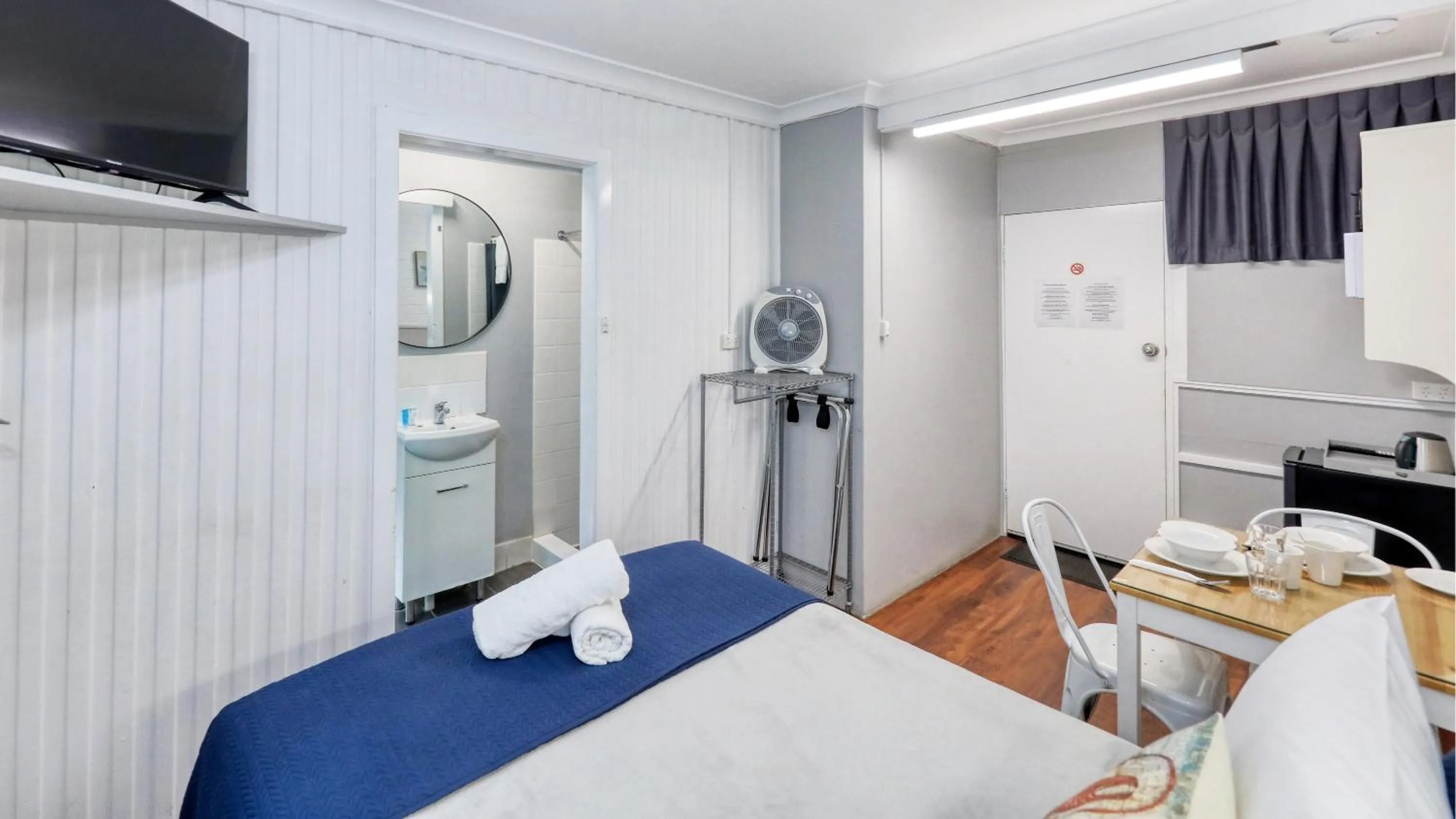 TV and multimedia, Bed in Almare Tourist Motel