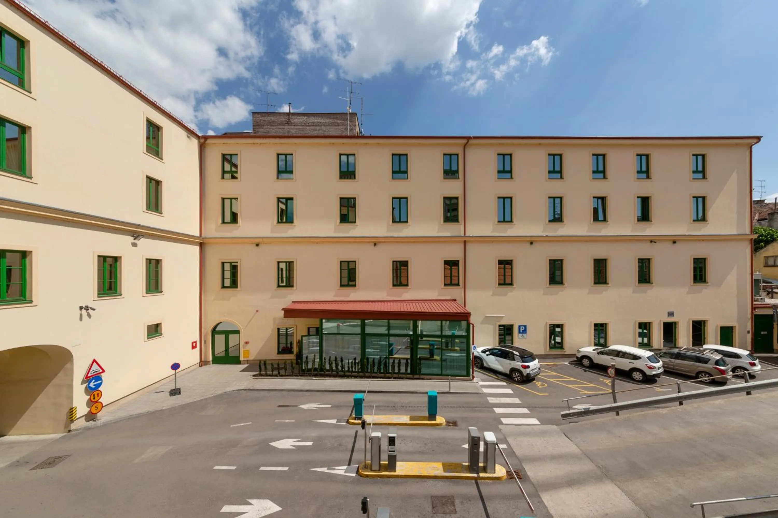 Facade/entrance in Hotel PARK 45