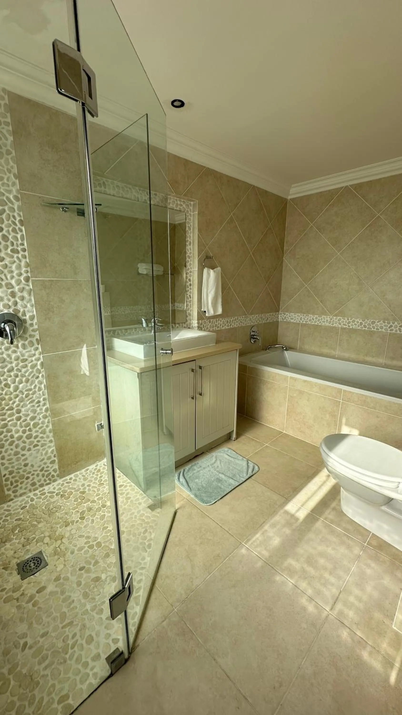 Shower in Oceansnest Guest House