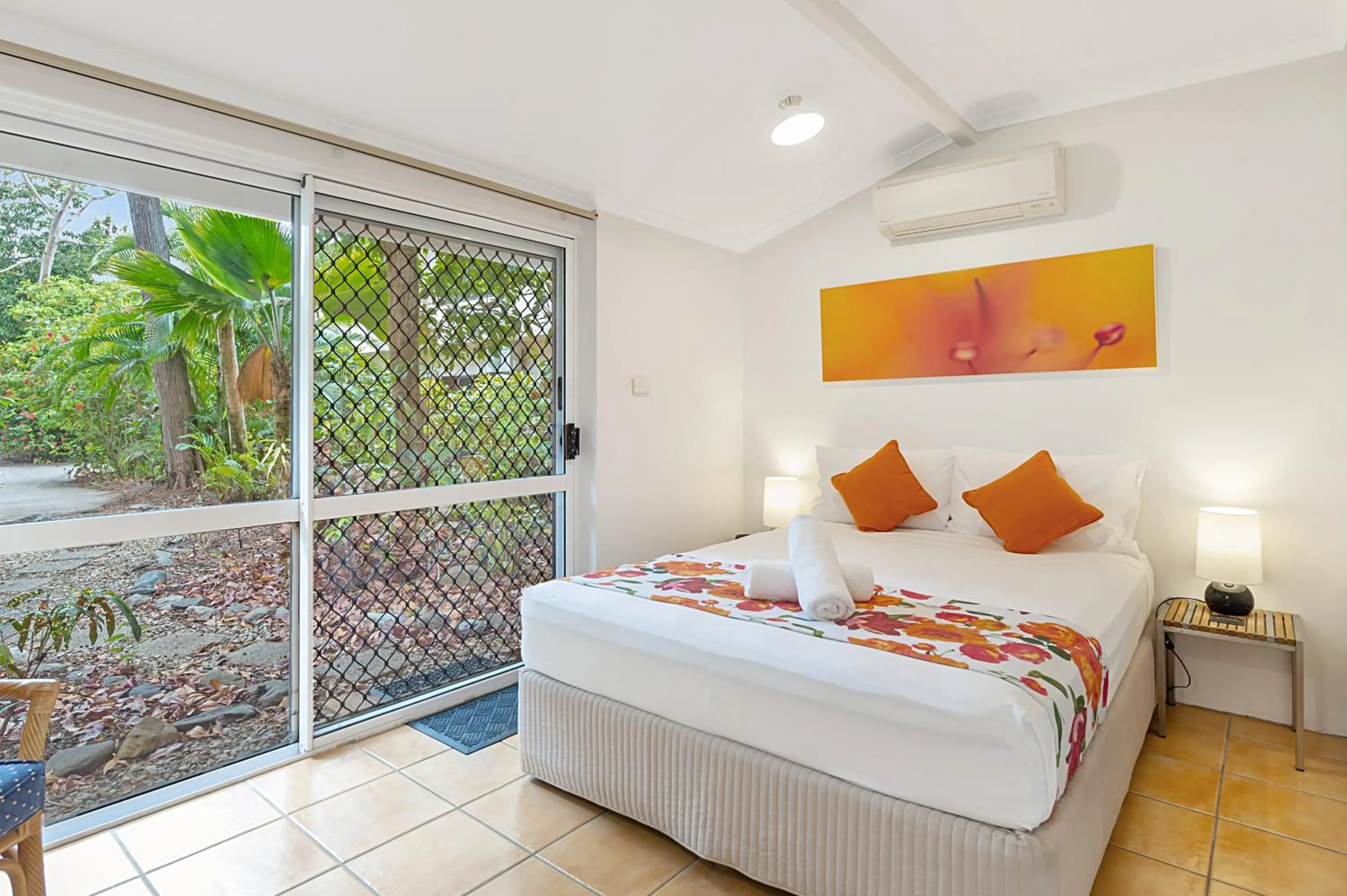 Photo of the whole room, Bed in Outrigger Apartments Port Douglas