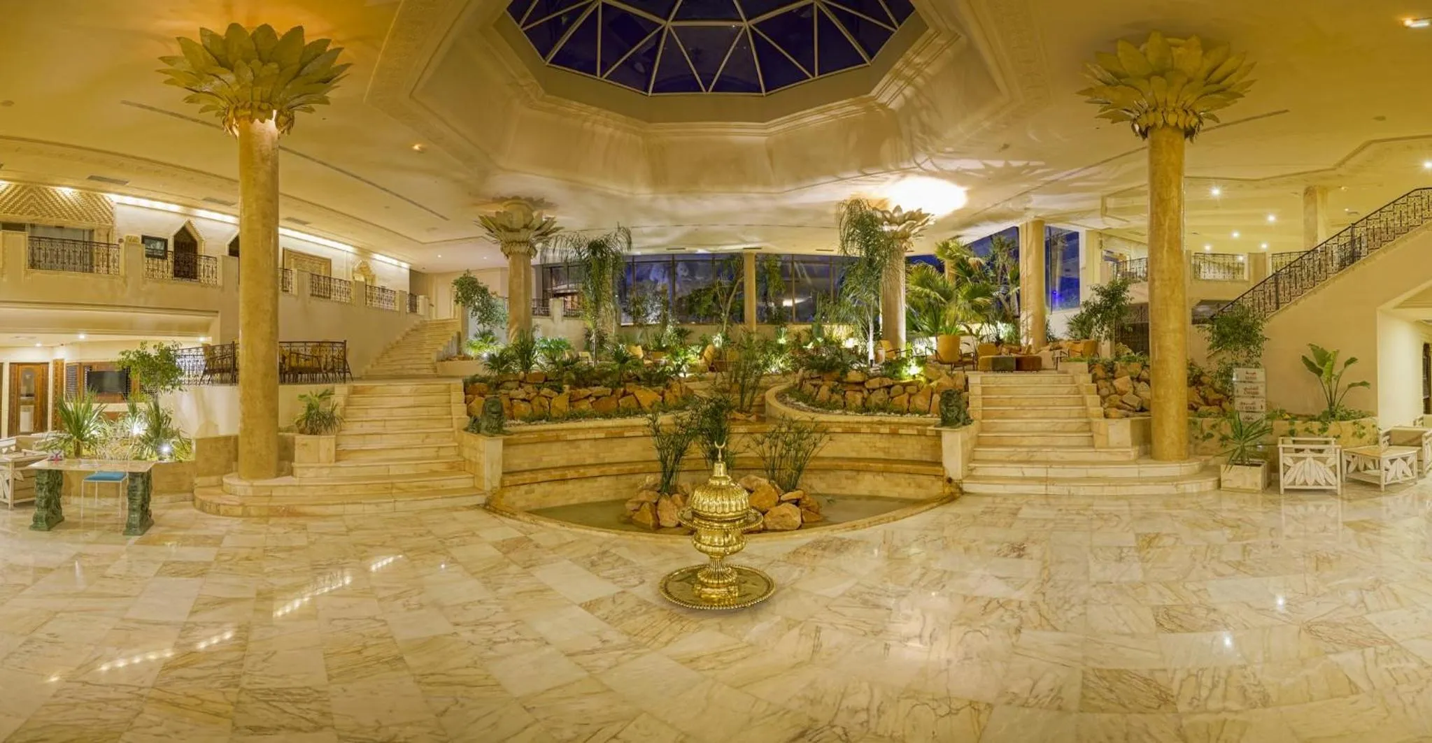 Patio in Palm Beach Palace Tozeur