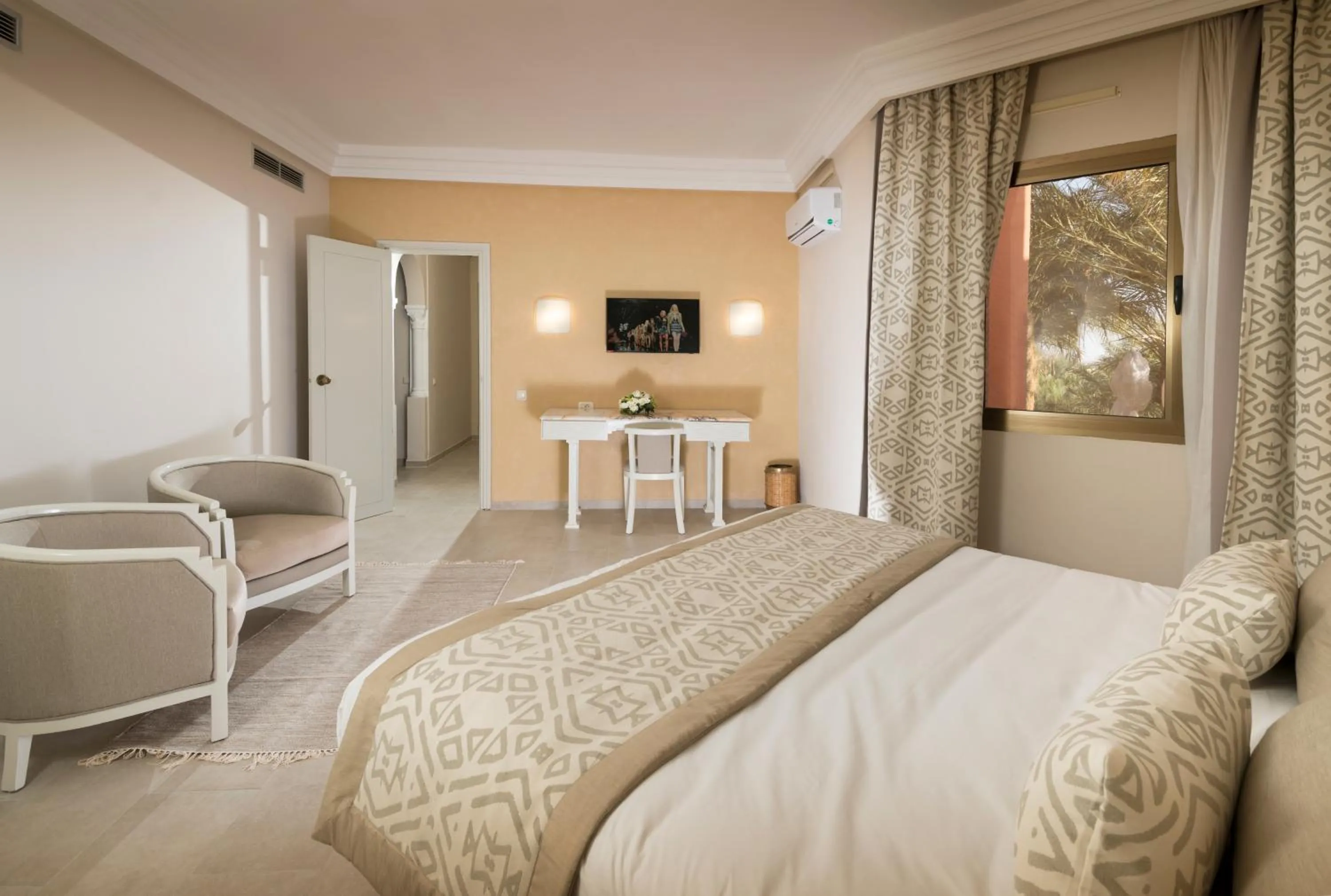 Bed in Palm Beach Palace Tozeur