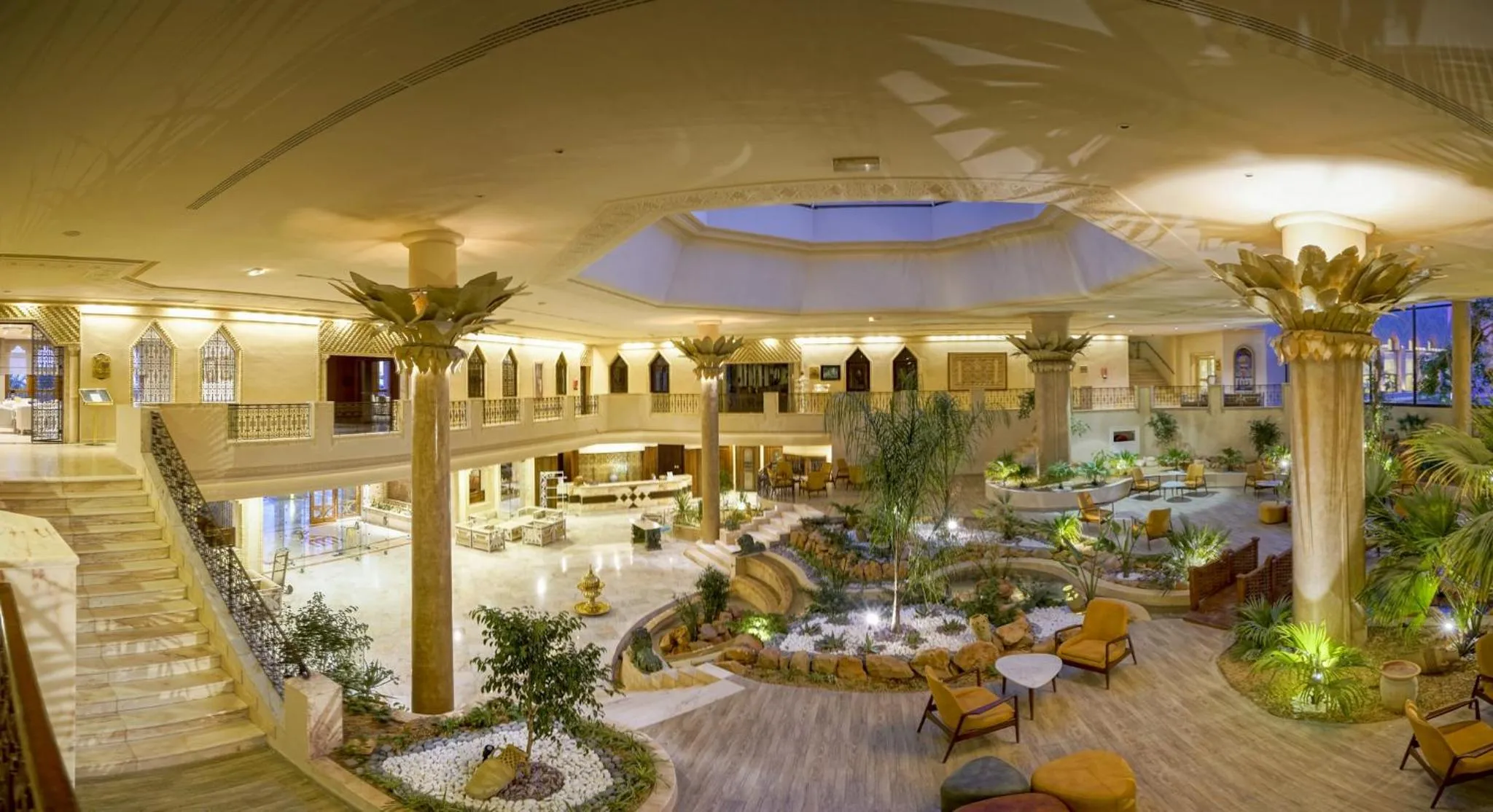 Patio in Palm Beach Palace Tozeur