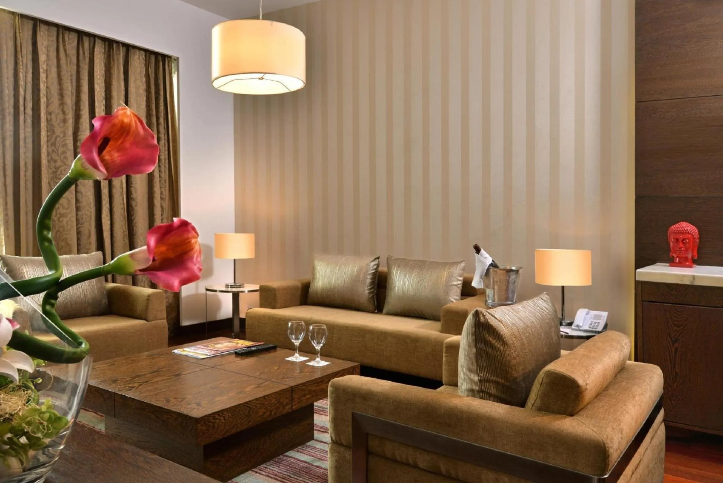 Living room, Seating Area in Holiday Inn Chandigarh Panchkula, an IHG Hotel