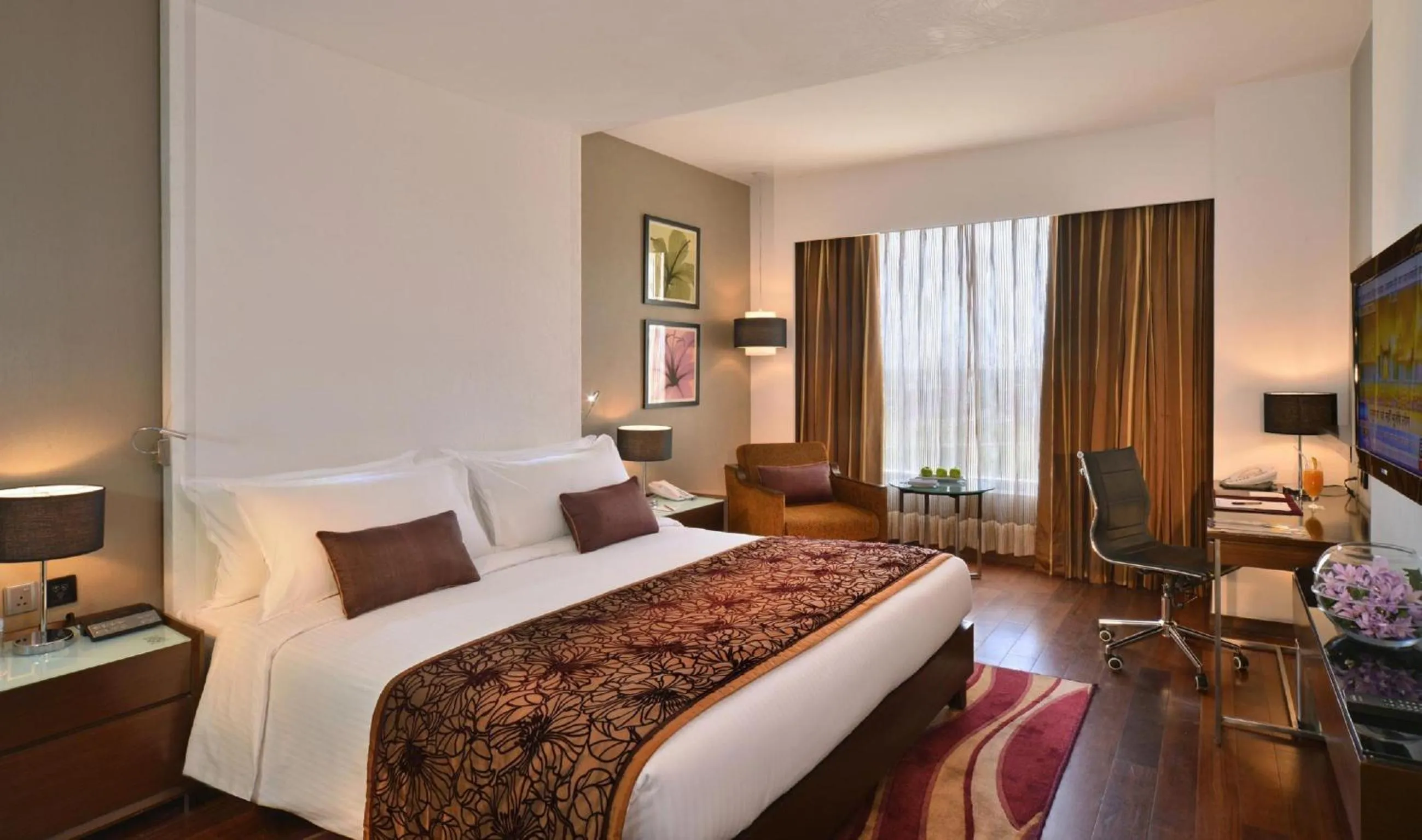 Bedroom, Bed in Holiday Inn Chandigarh Panchkula, an IHG Hotel