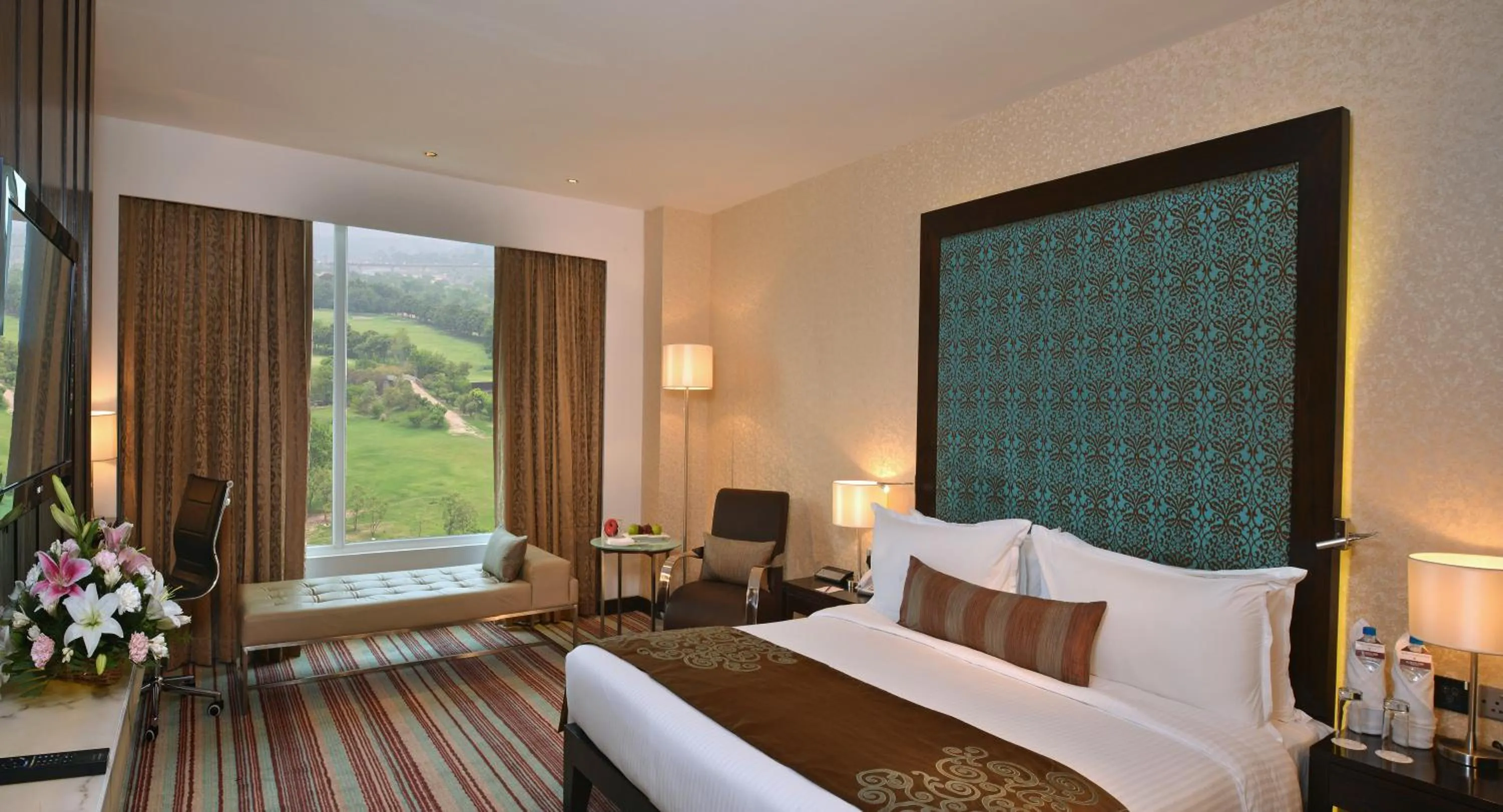 Bedroom, Bed in Holiday Inn Chandigarh Panchkula, an IHG Hotel