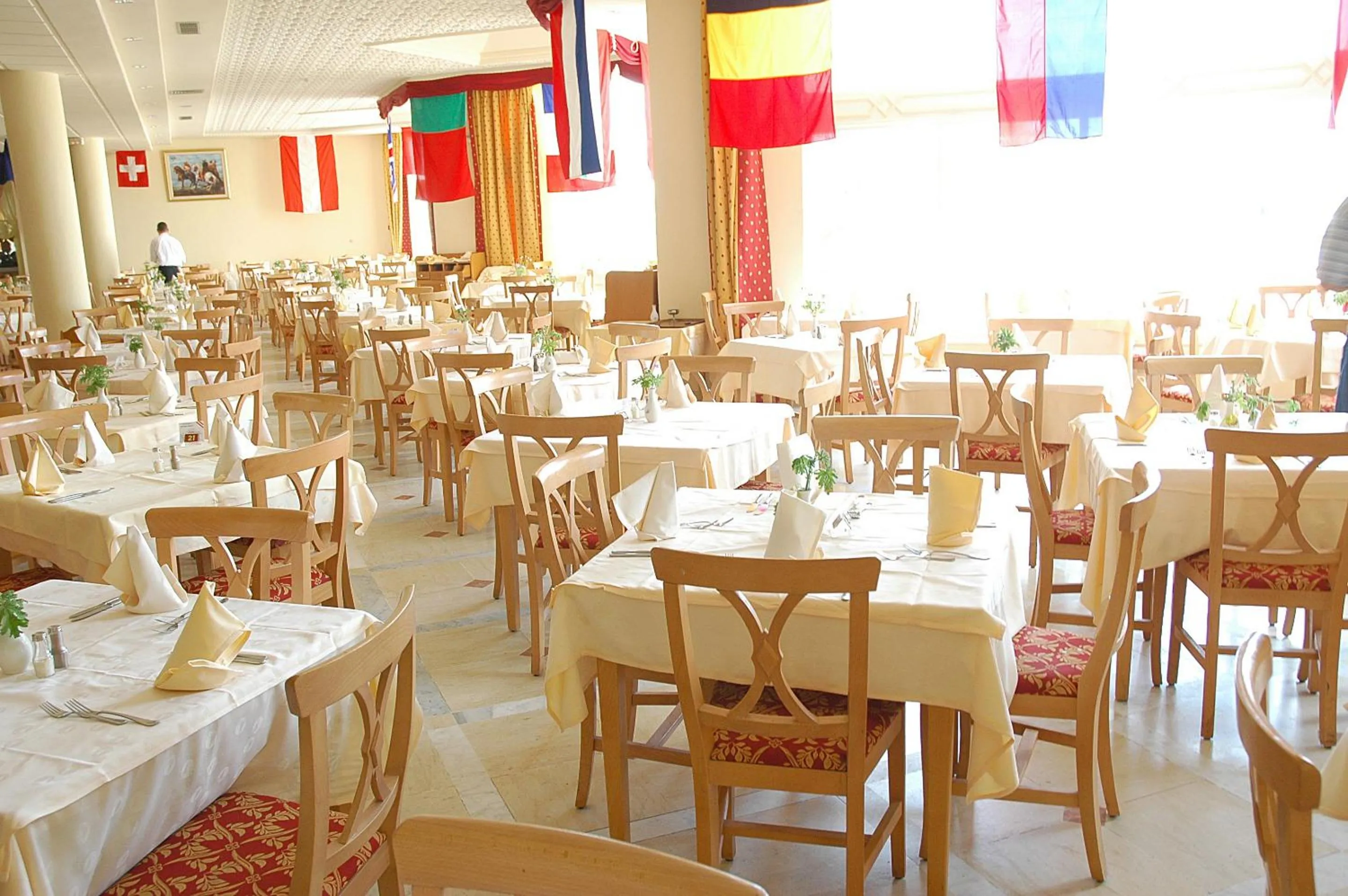 Restaurant/places to eat in El Mouradi Skanes