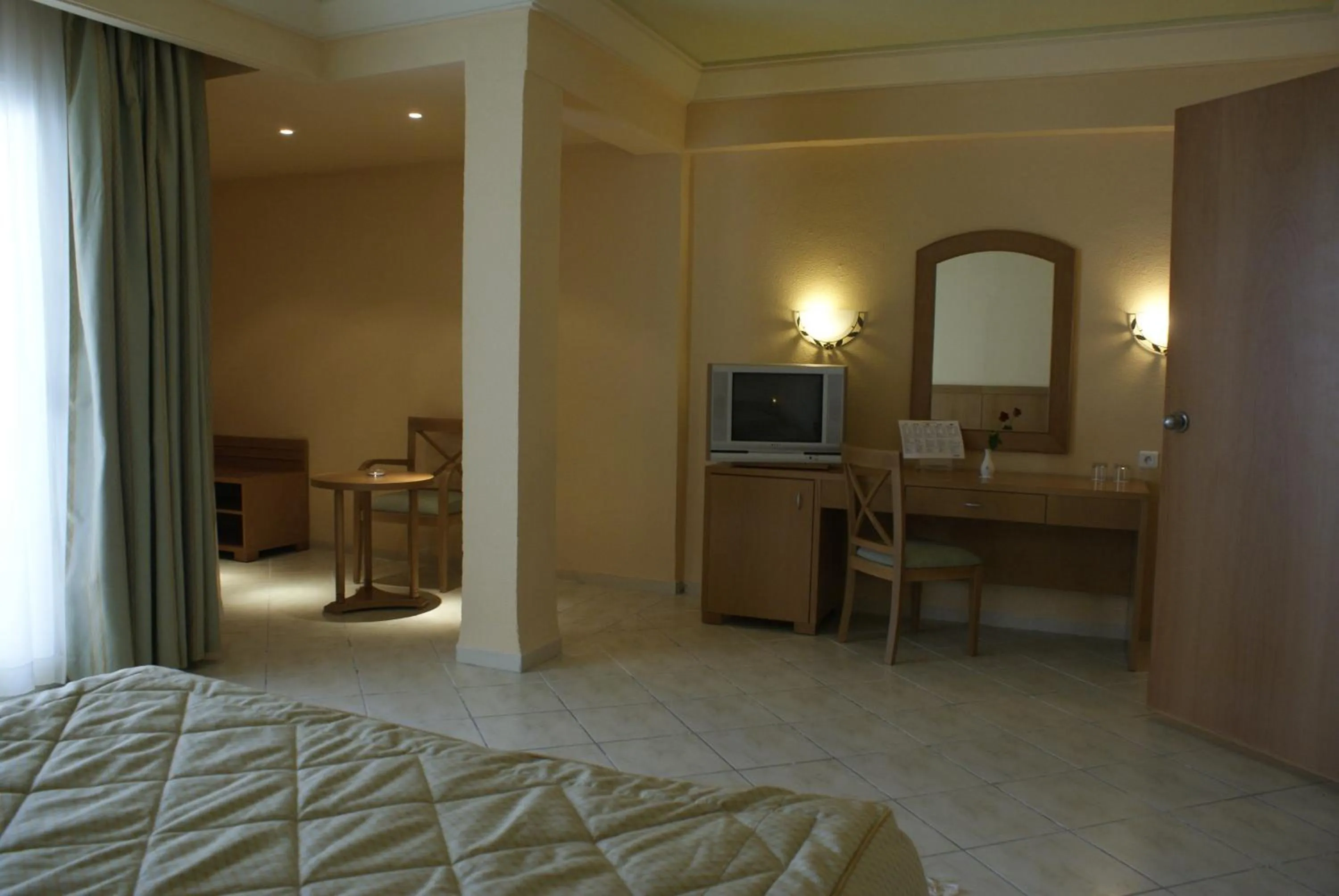 Bedroom, Bed in El Mouradi El Menzah