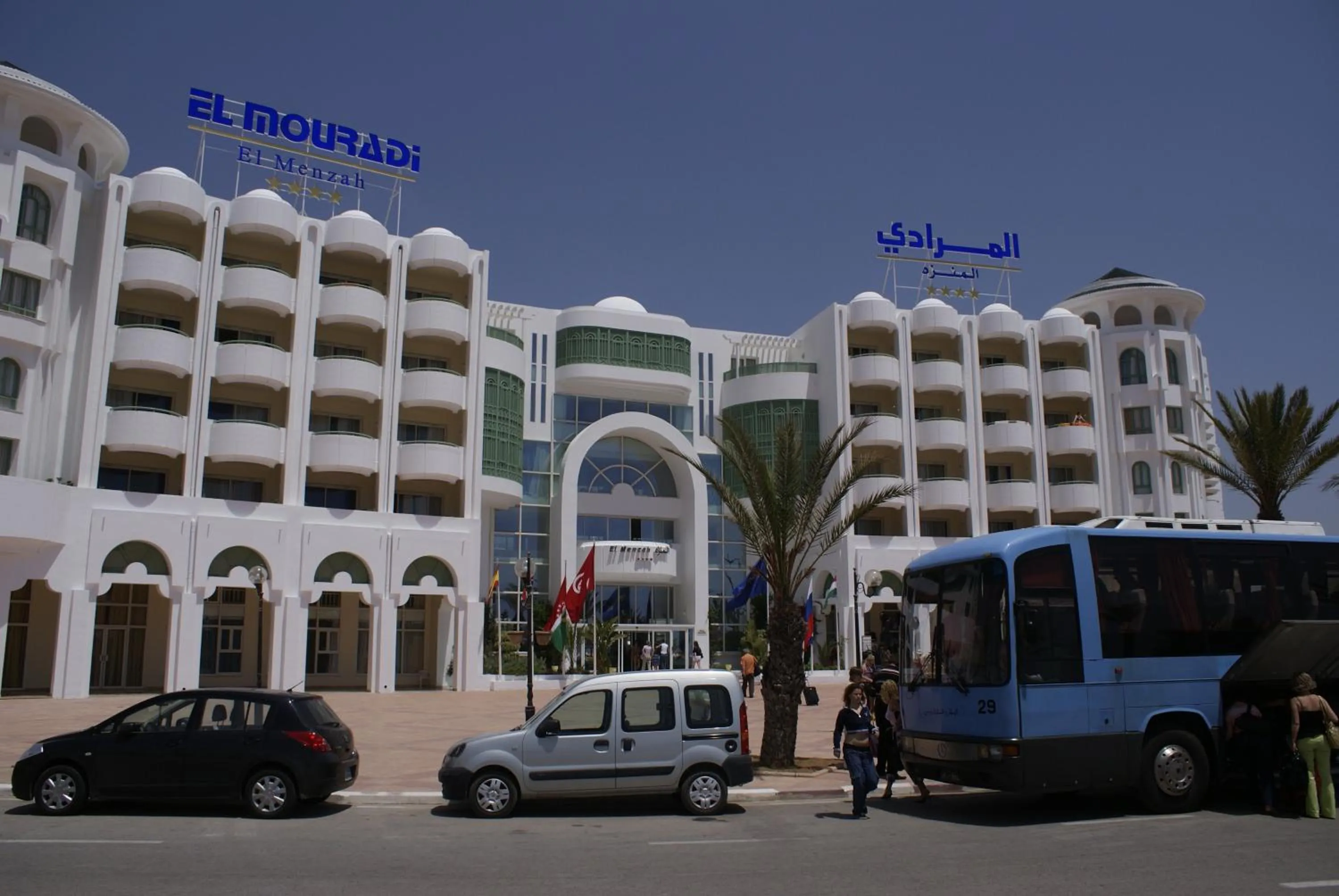 Facade/entrance in El Mouradi El Menzah