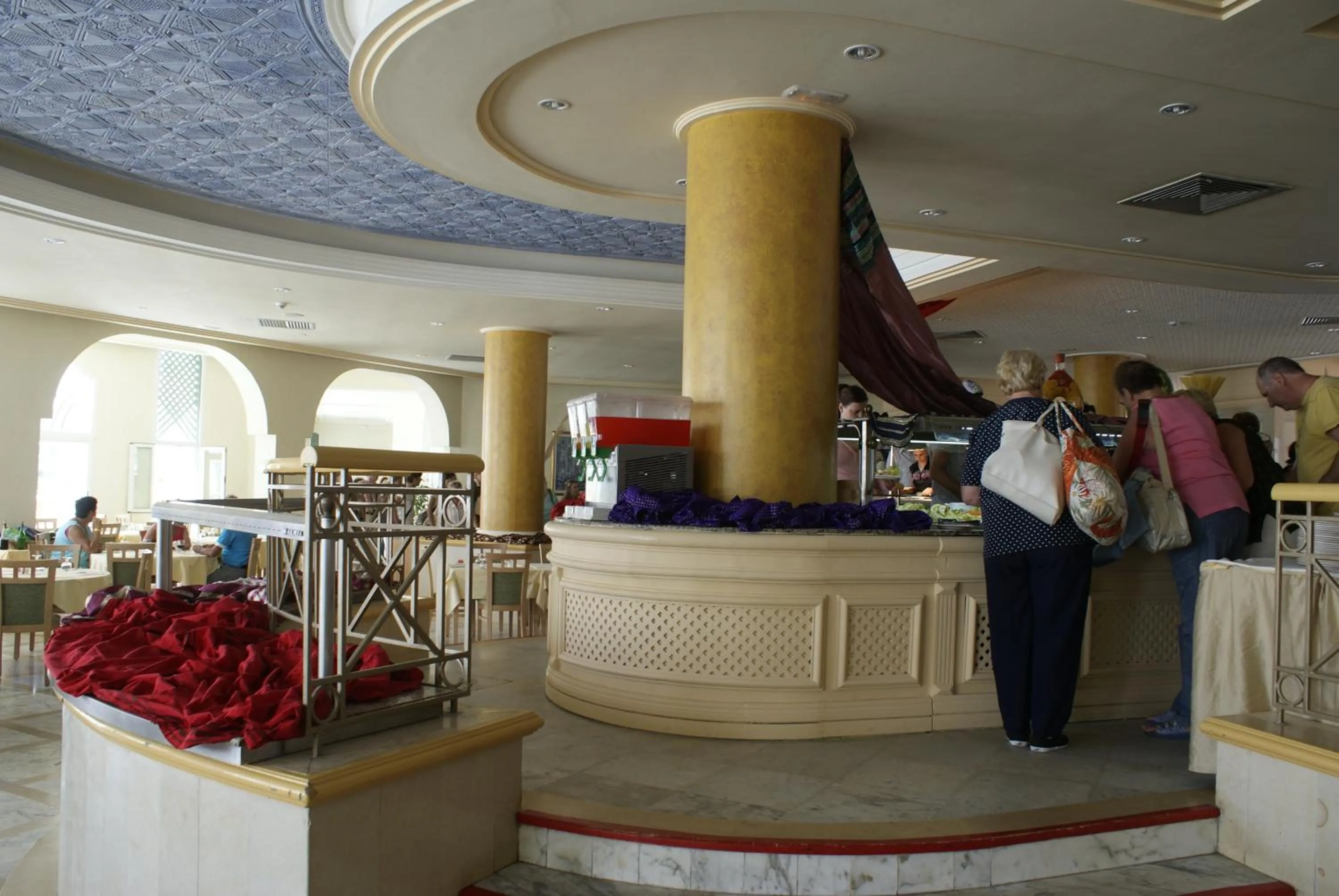 Restaurant/places to eat in El Mouradi El Menzah