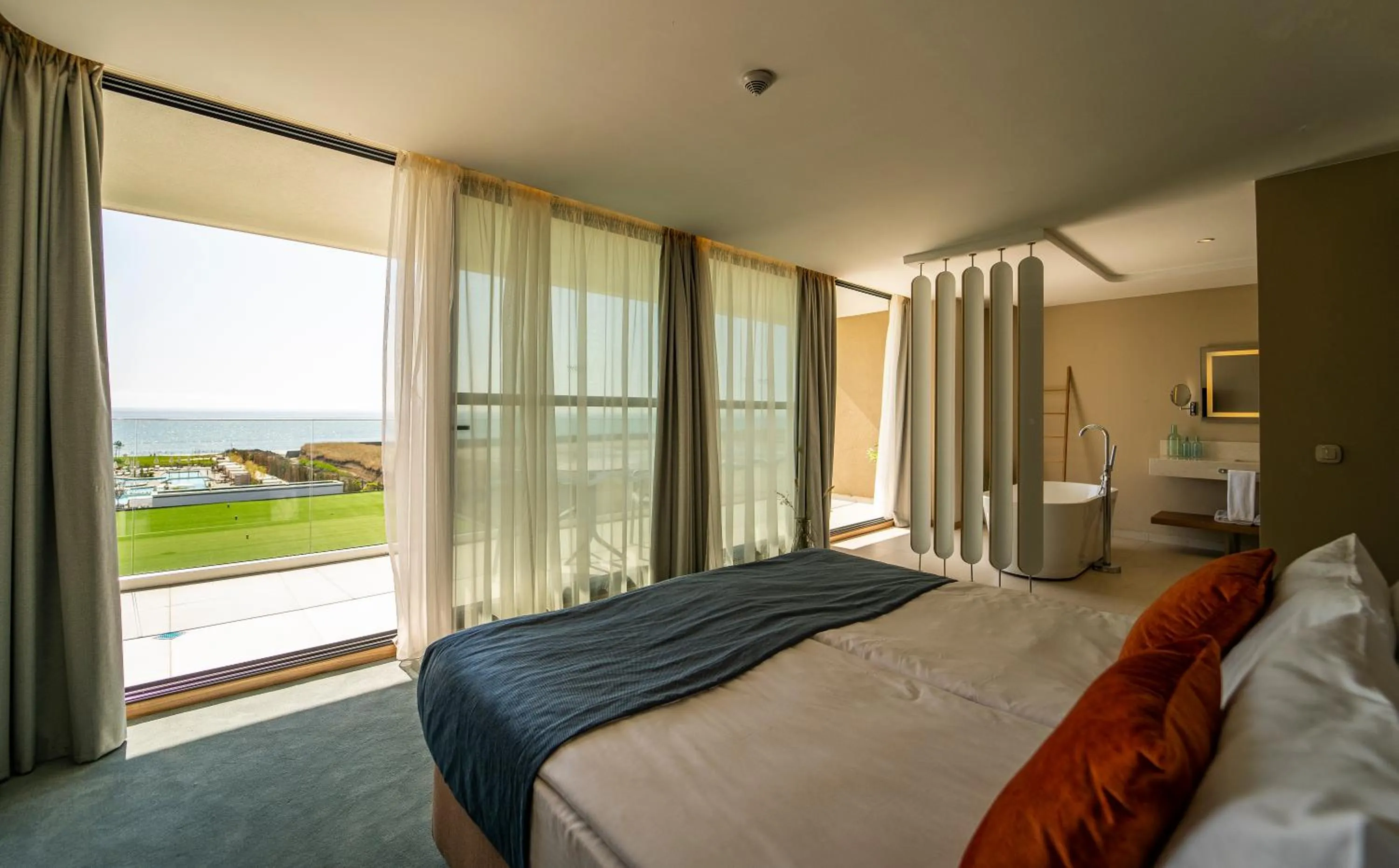 Balcony/Terrace, Bed in Wave Resort - Ultra All Inclusive