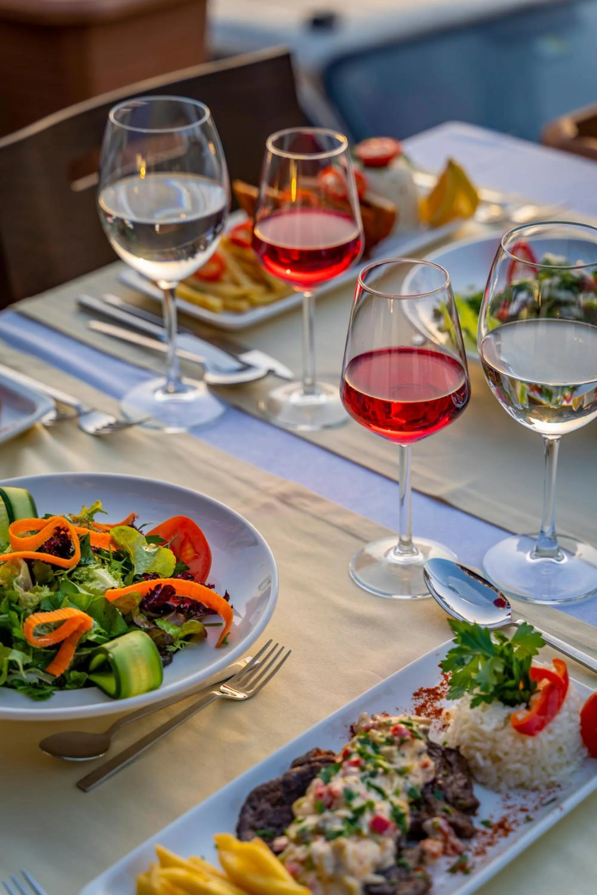 Restaurant/places to eat, Lunch and Dinner in Queen Boutique Hotel