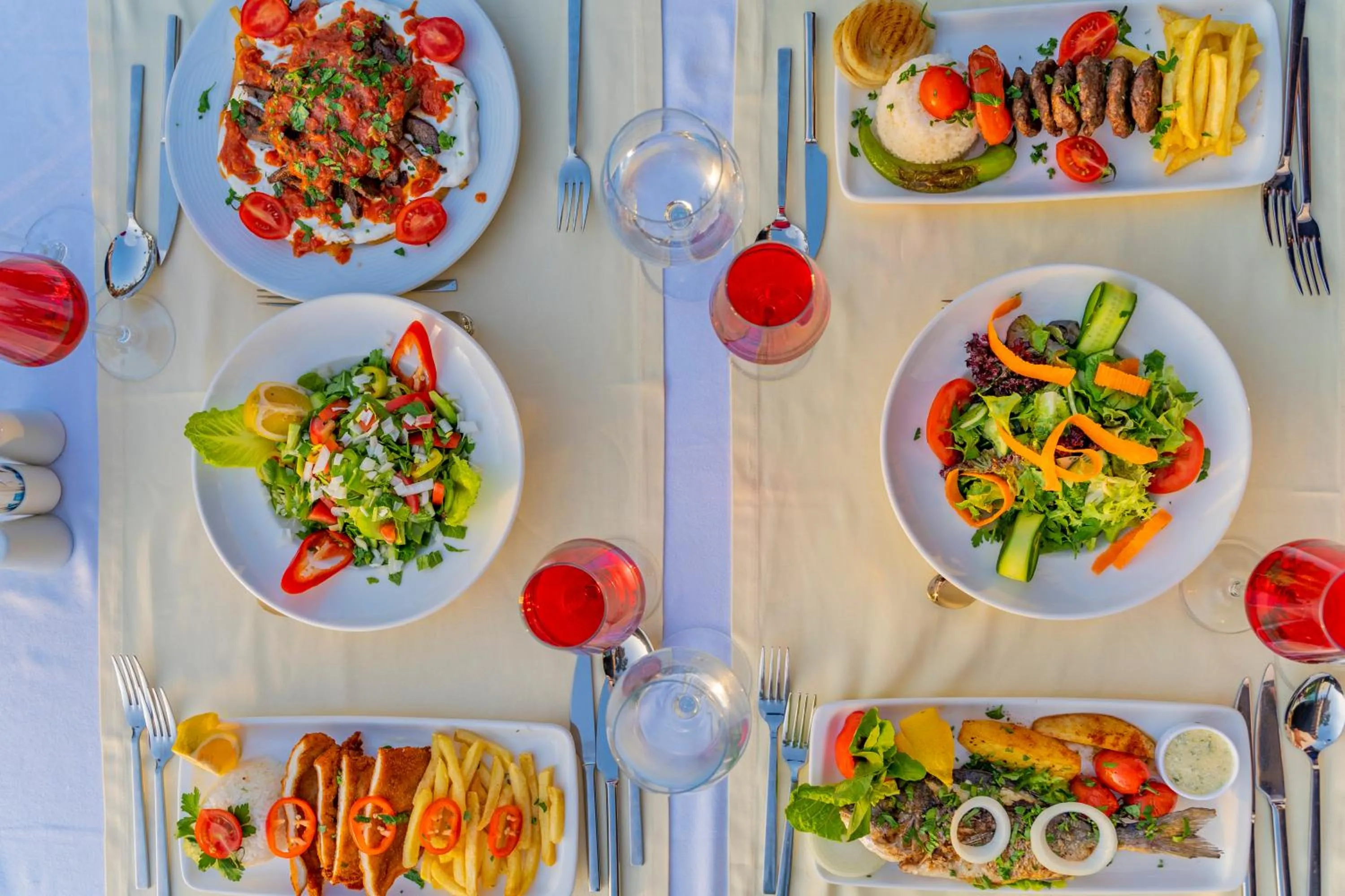 Restaurant/places to eat, Food in Queen Boutique Hotel