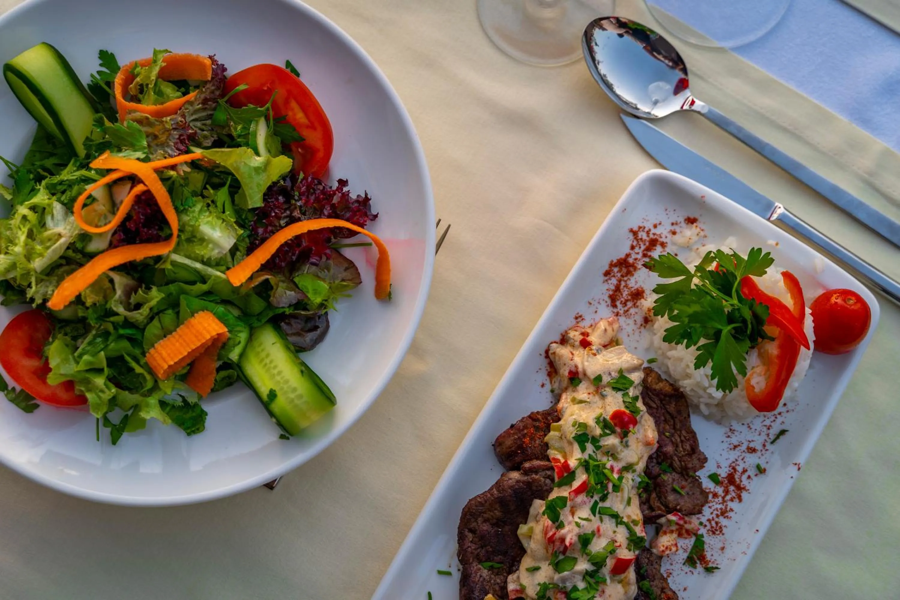 Restaurant/places to eat, Food in Queen Boutique Hotel