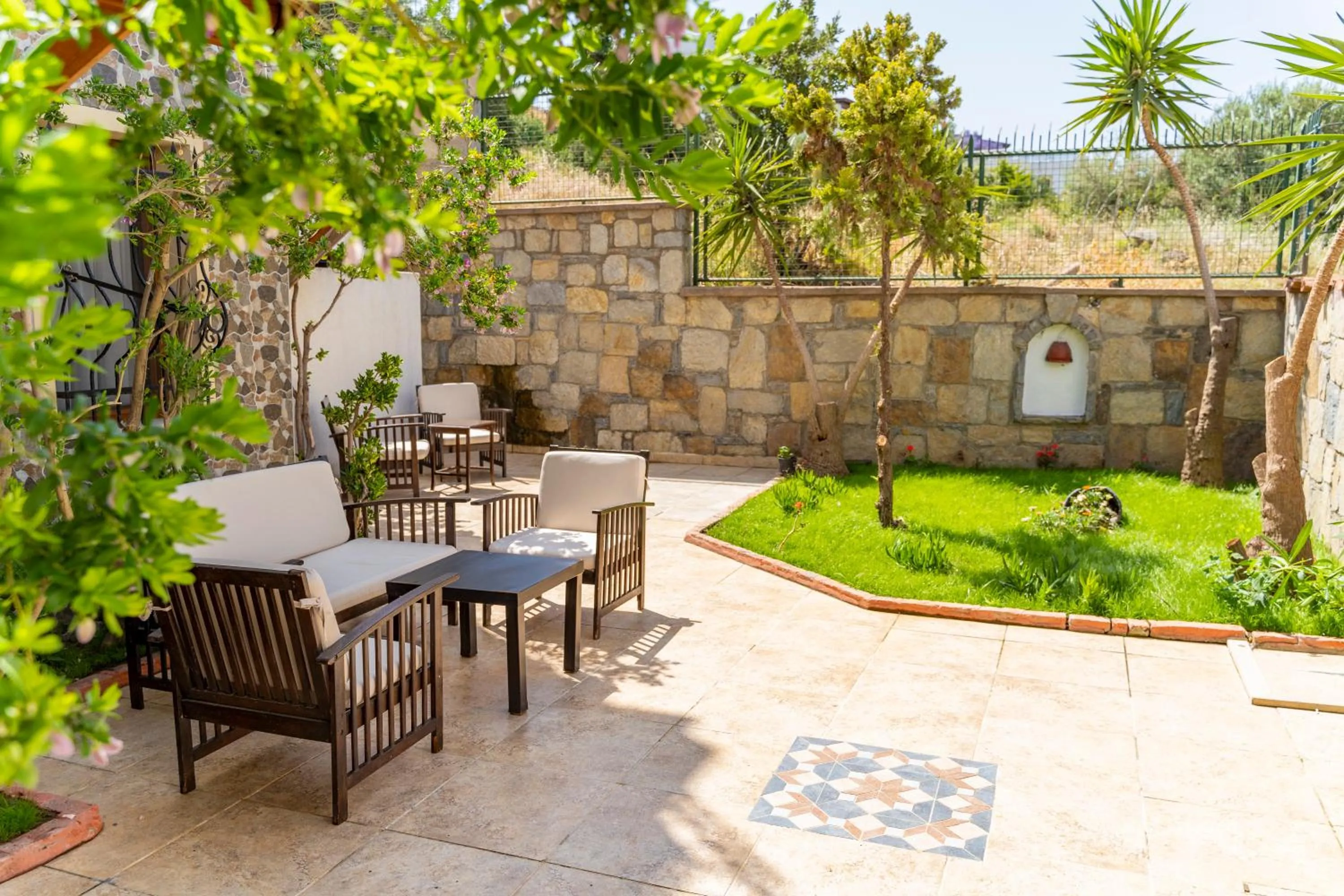 Garden in Queen Boutique Hotel