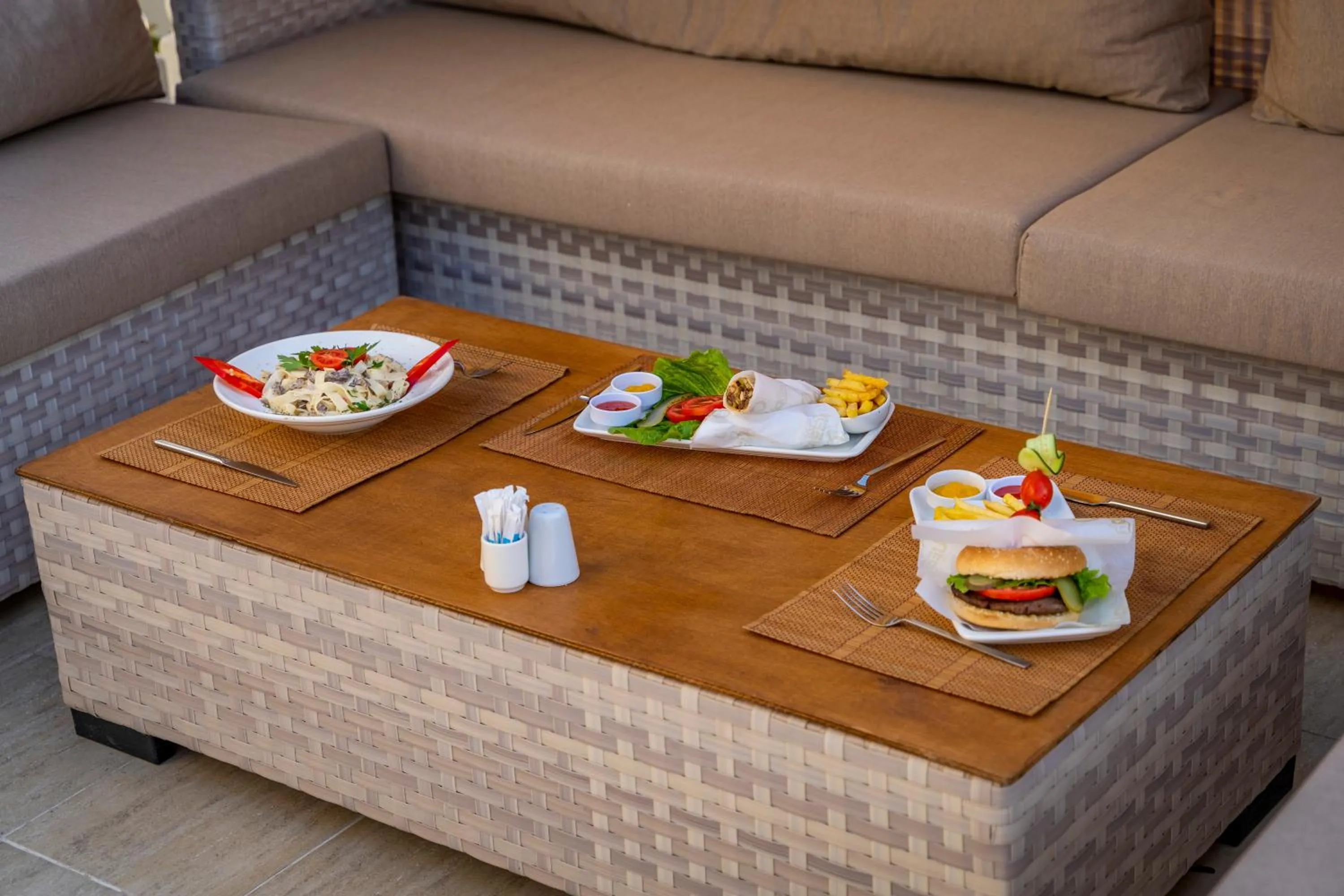 Food and drinks in Queen Boutique Hotel