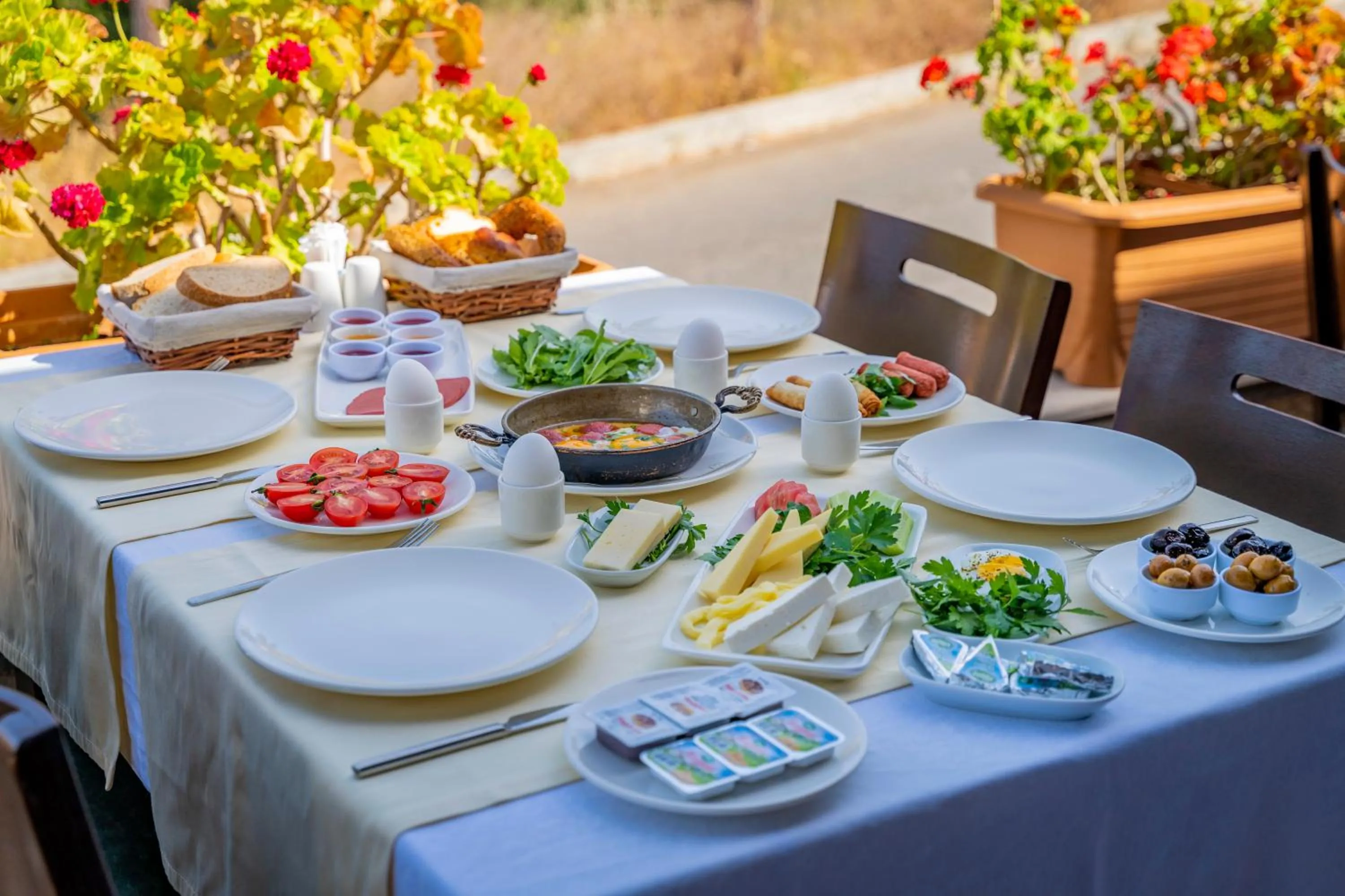 Restaurant/places to eat in Queen Boutique Hotel