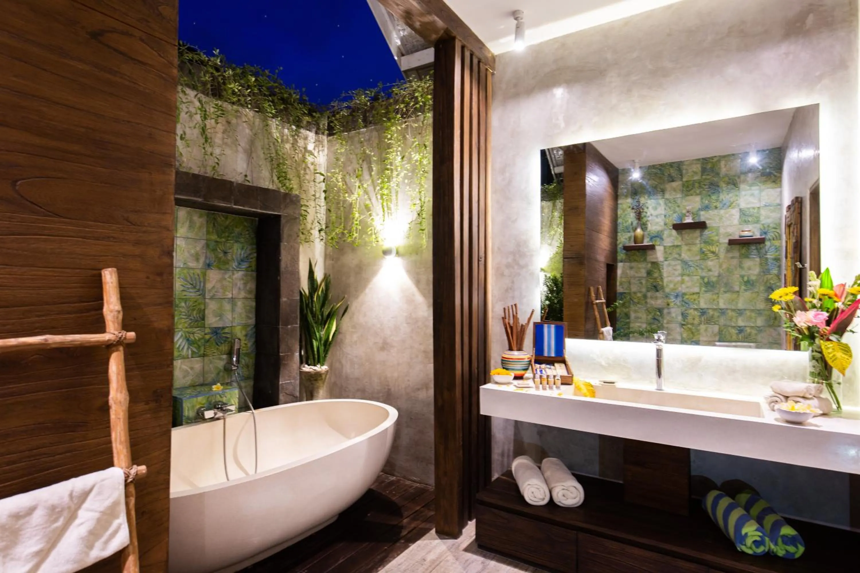 Shower in Delight ART Villas