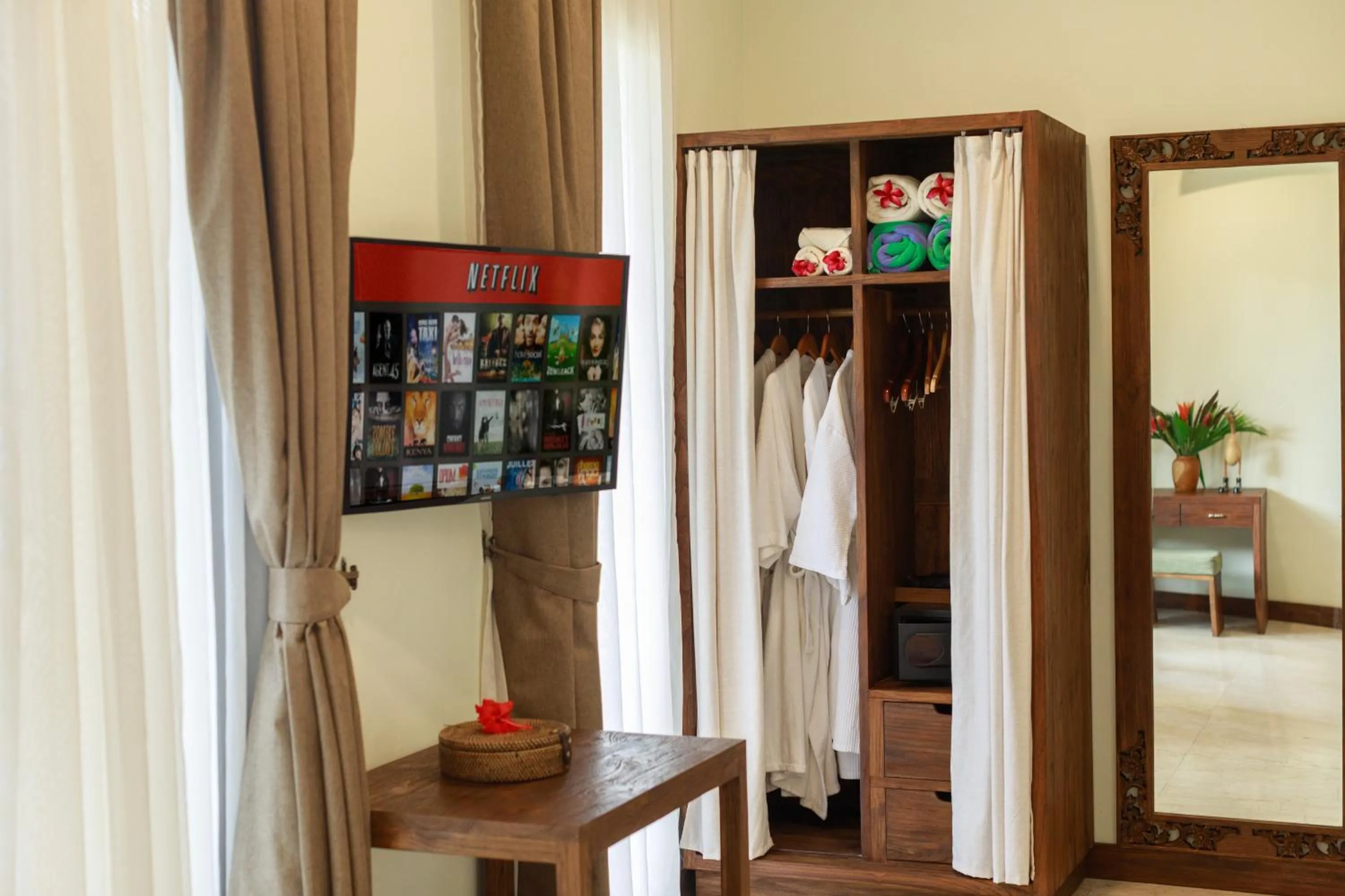 TV and multimedia, Bed in Delight ART Villas