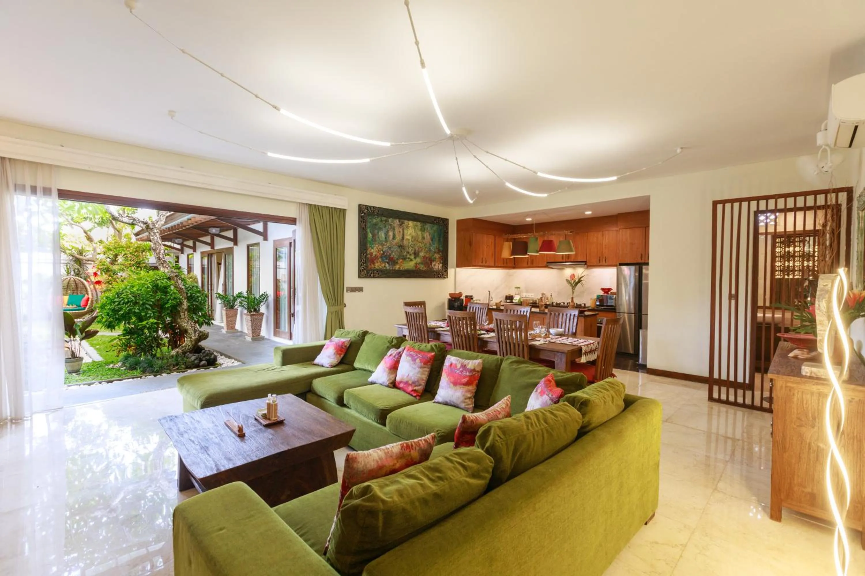 Communal lounge/ TV room in Delight ART Villas
