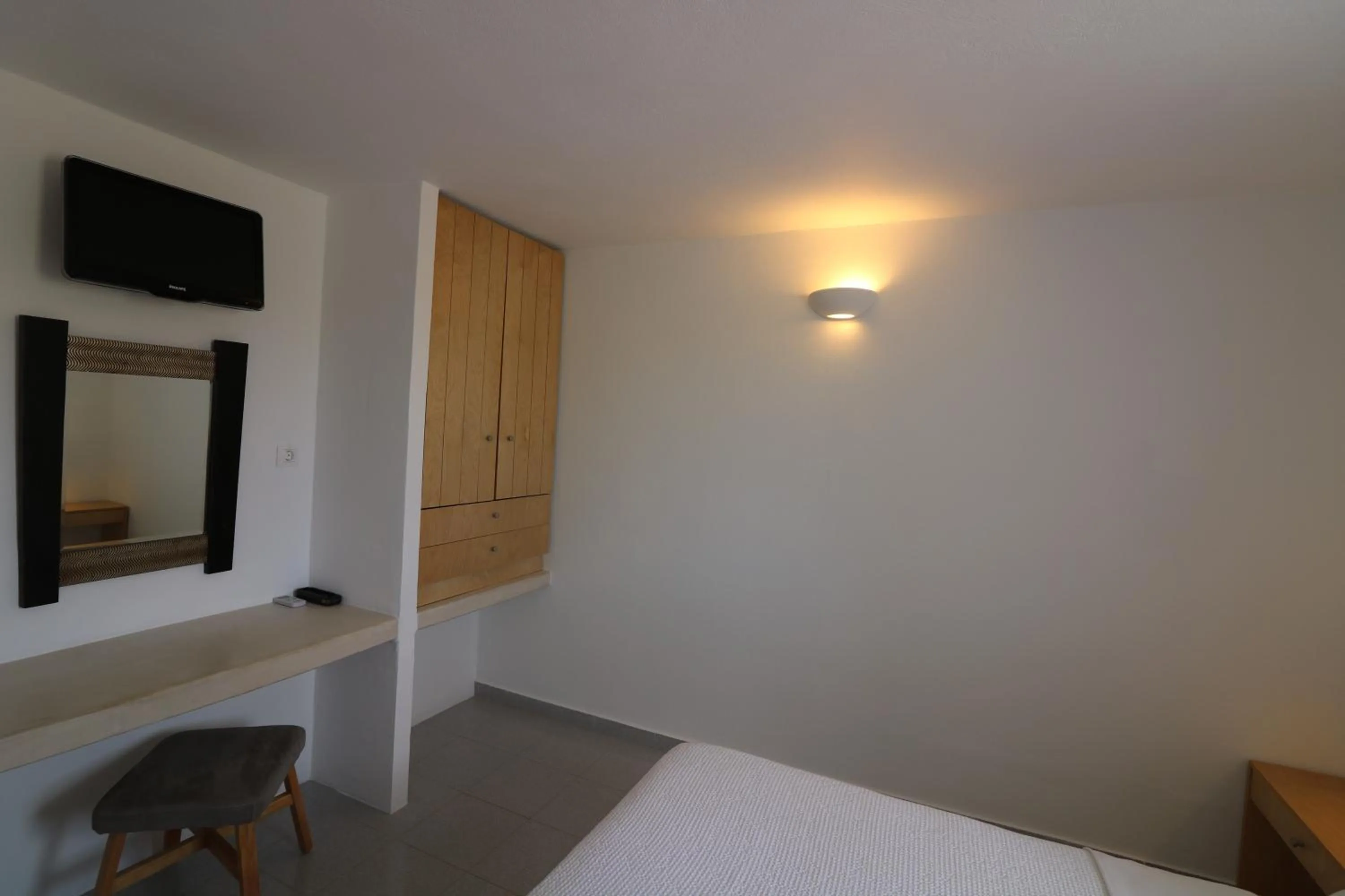 Bed in Avra Pahainas