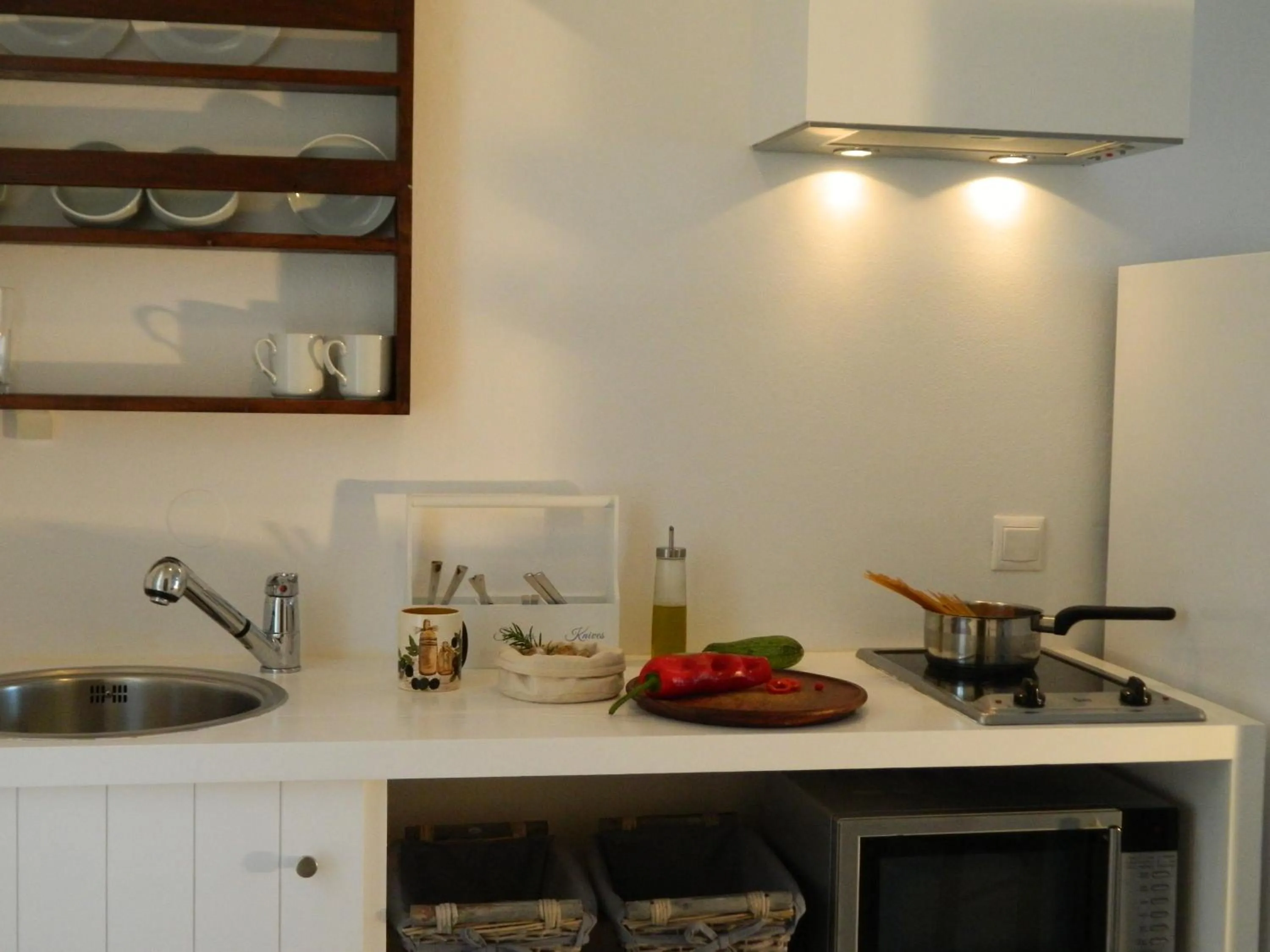 Photo of the whole room in Avra Pahainas