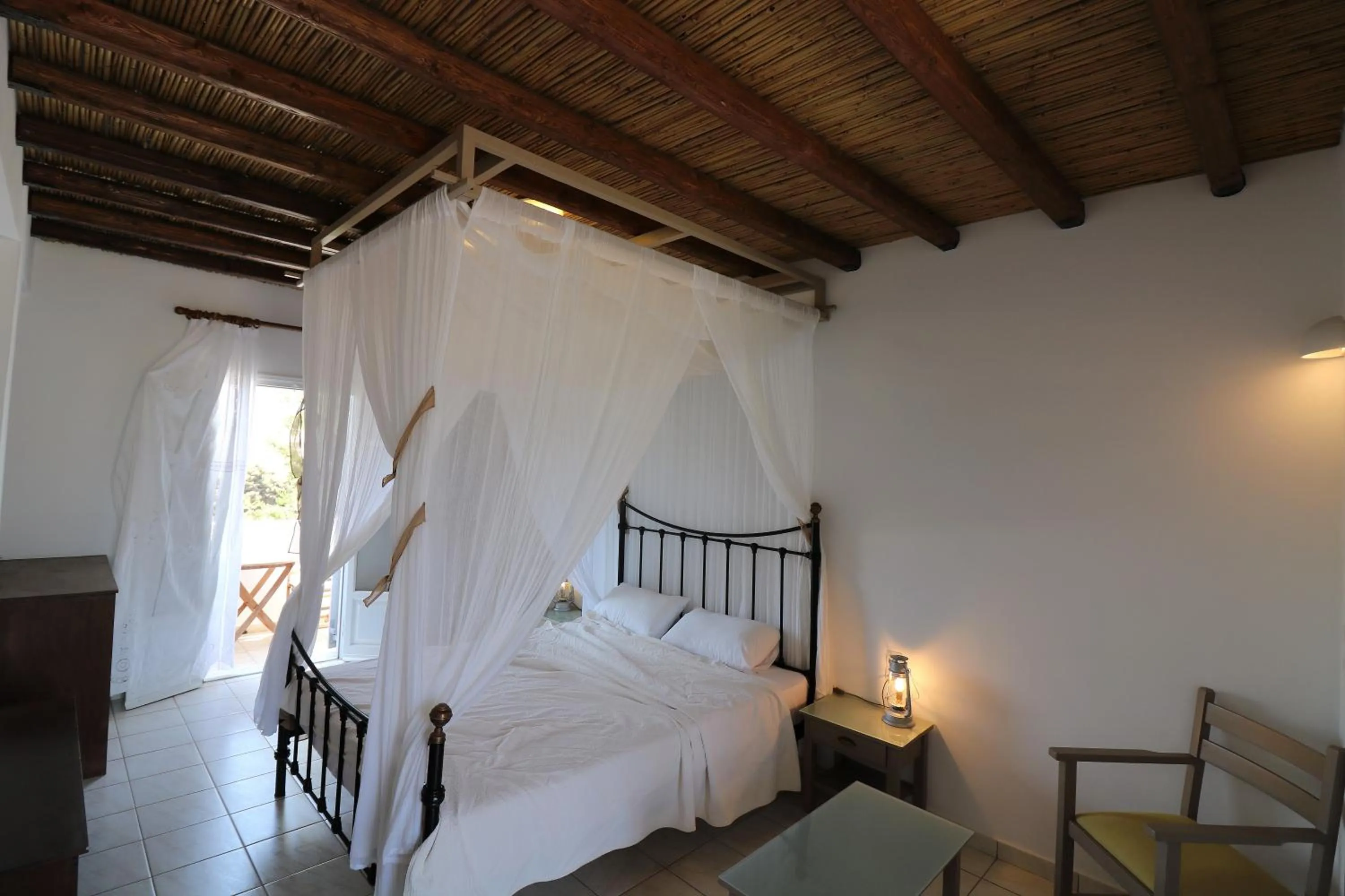 Photo of the whole room, Bed in Avra Pahainas