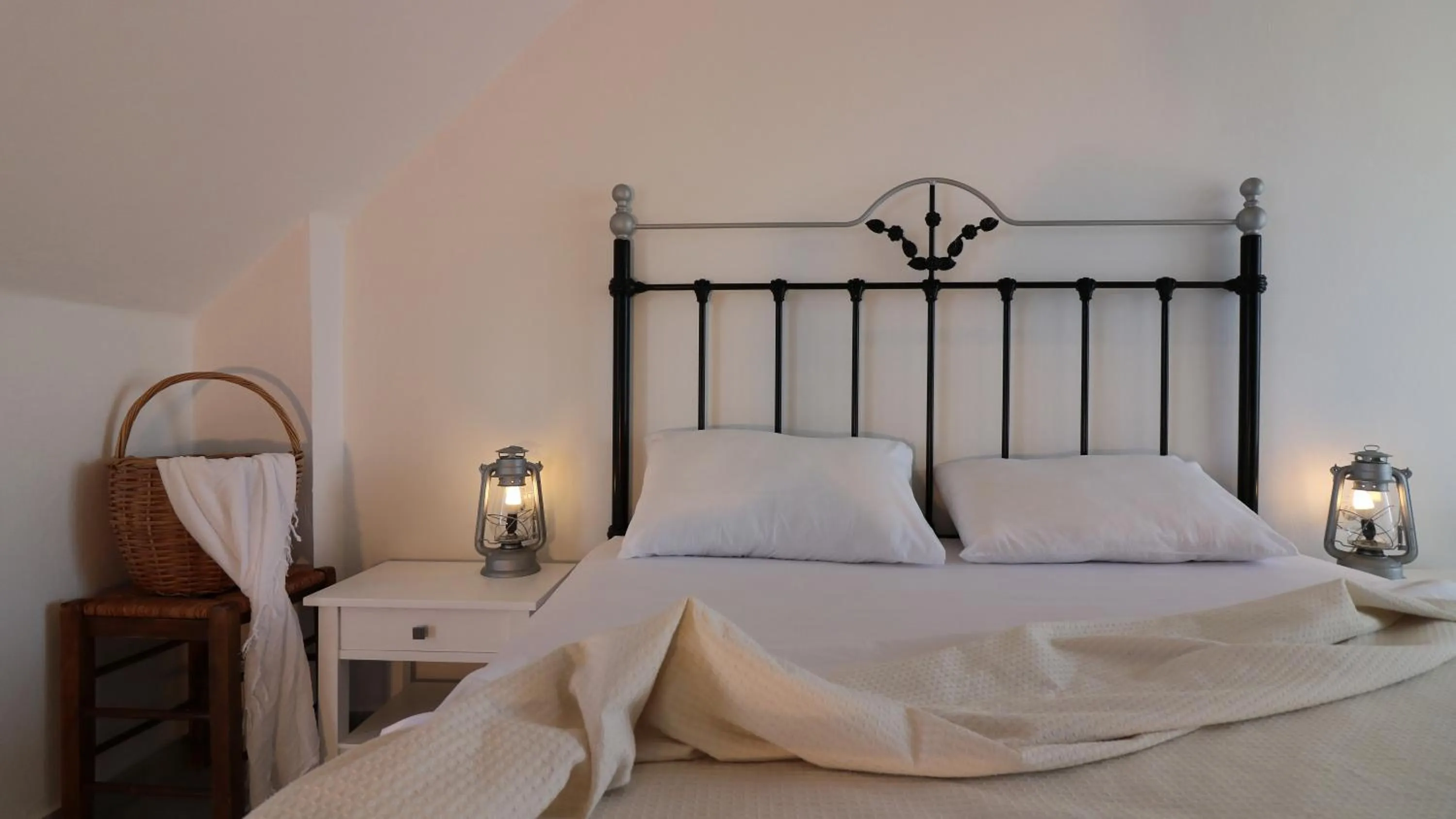 Bed in Avra Pahainas