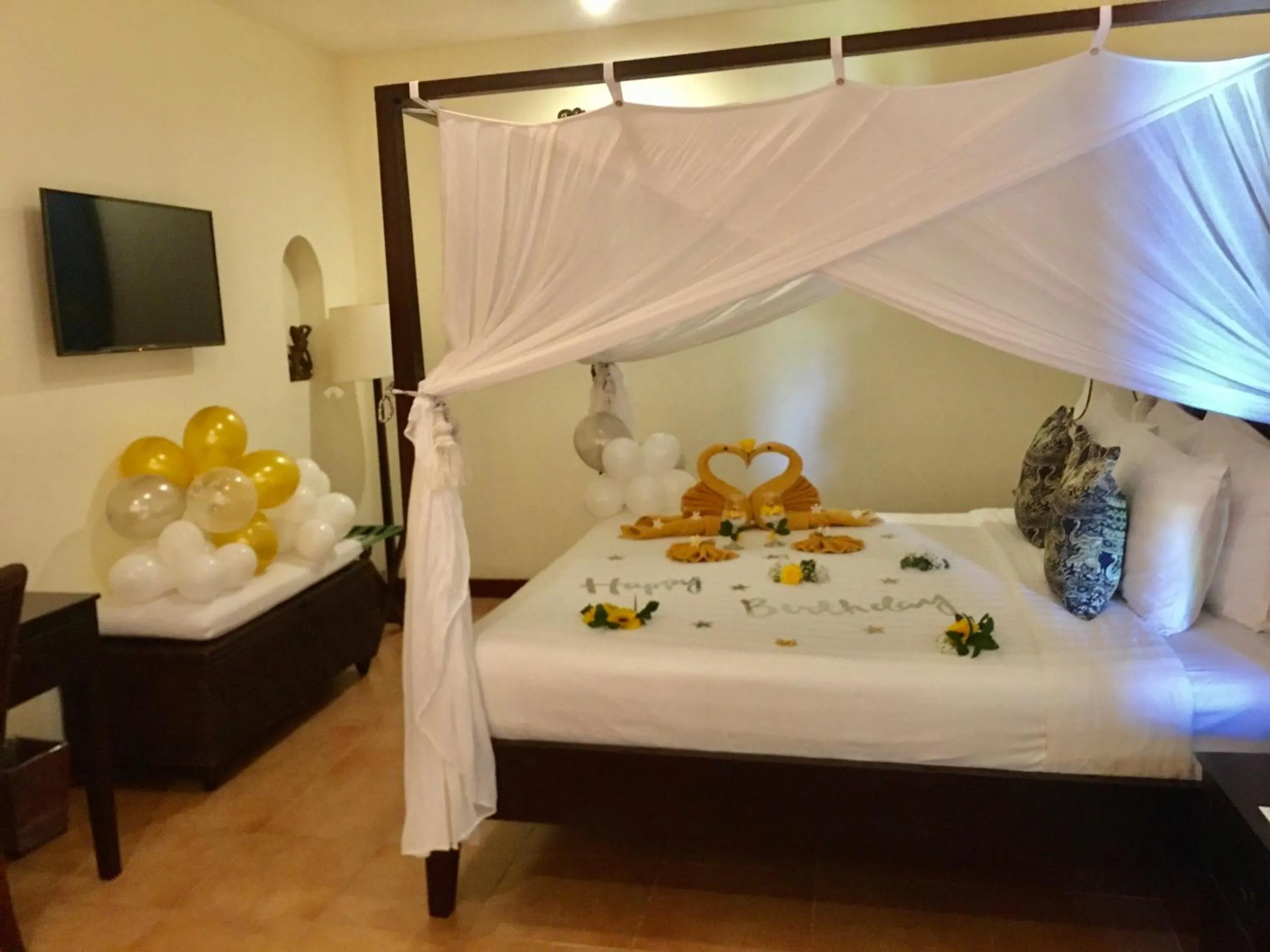 Bed in Cham Villas Resort