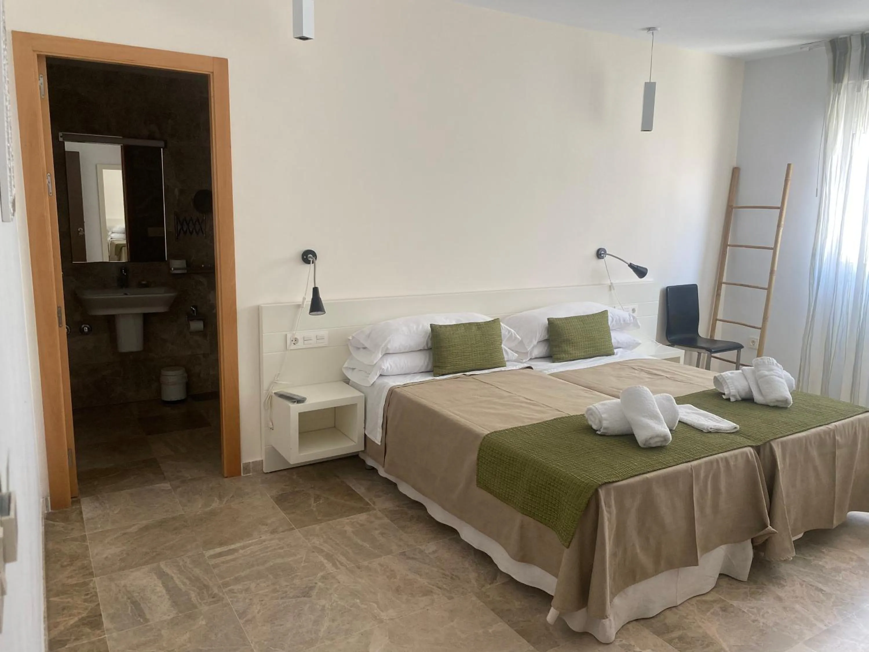 Photo of the whole room, Bed in Hotel Senderos