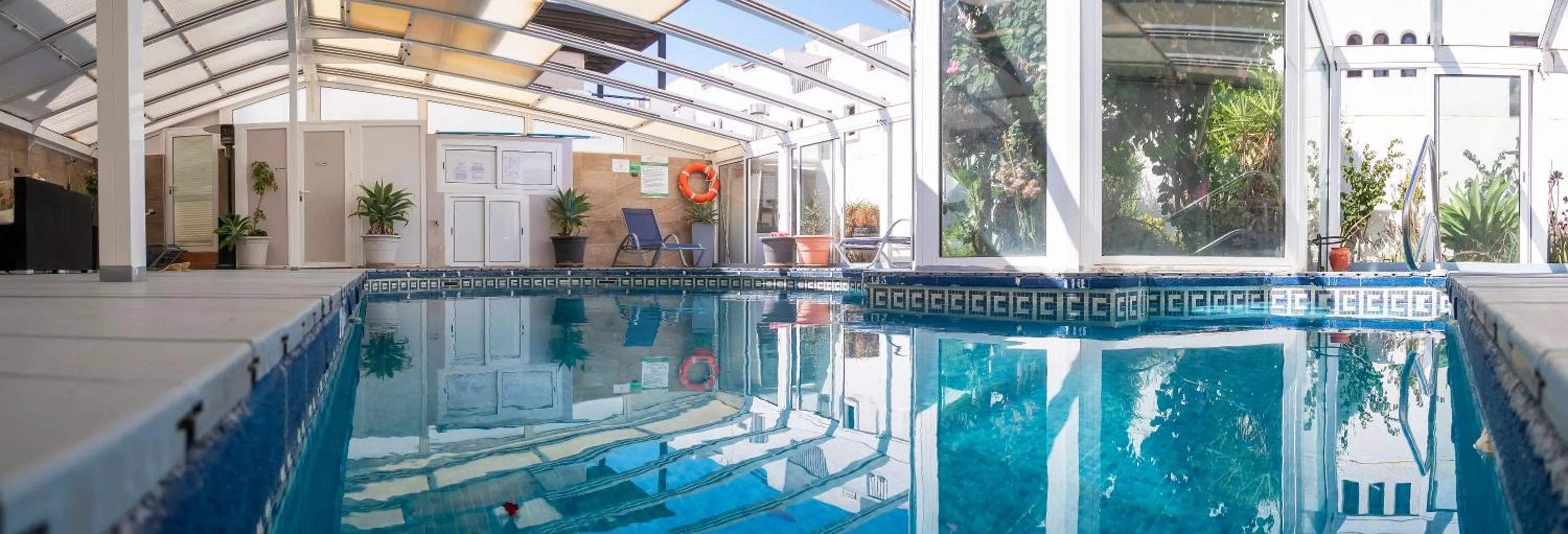 Swimming pool in Hotel Senderos