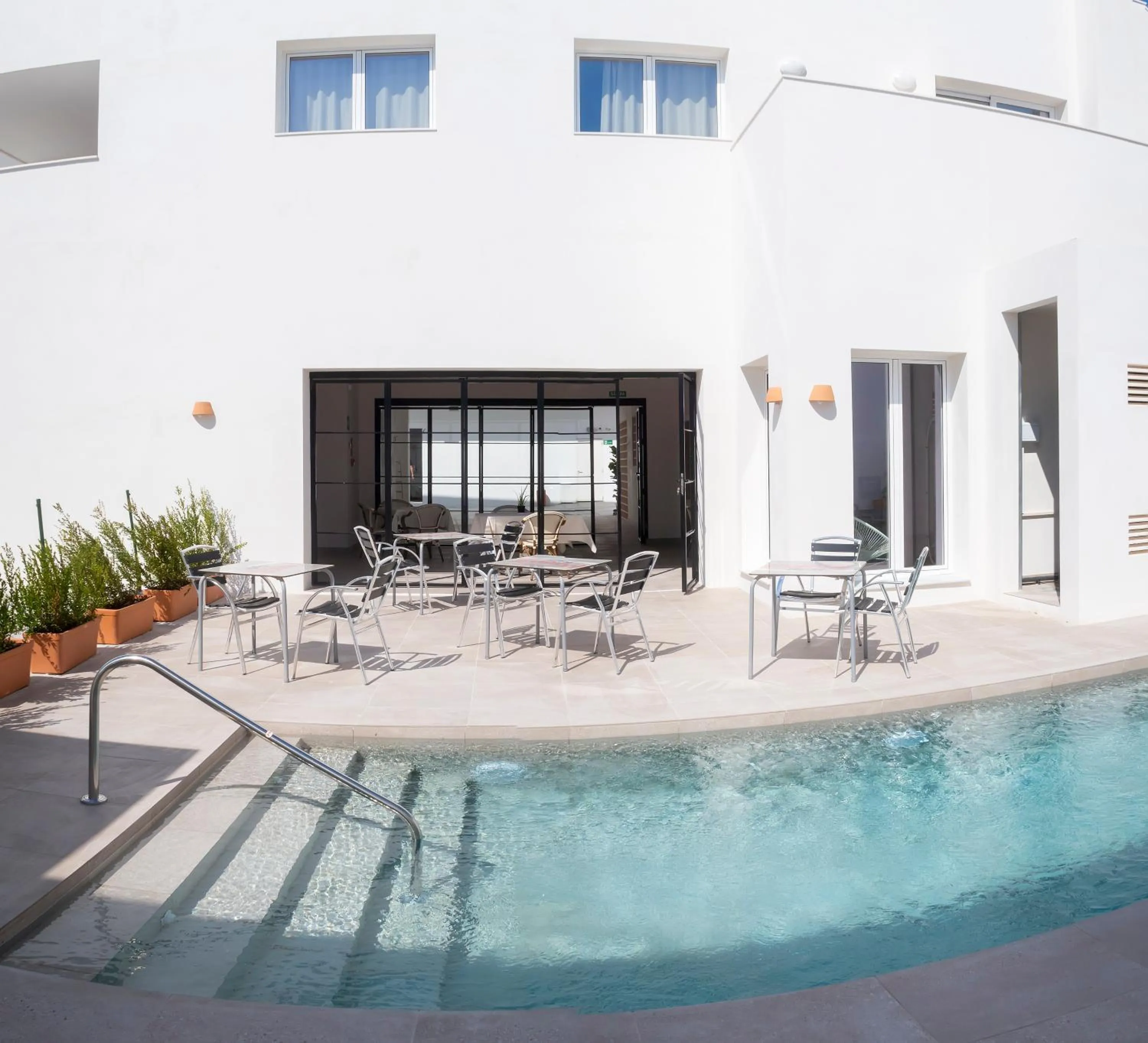 Swimming pool in Hotel Senderos