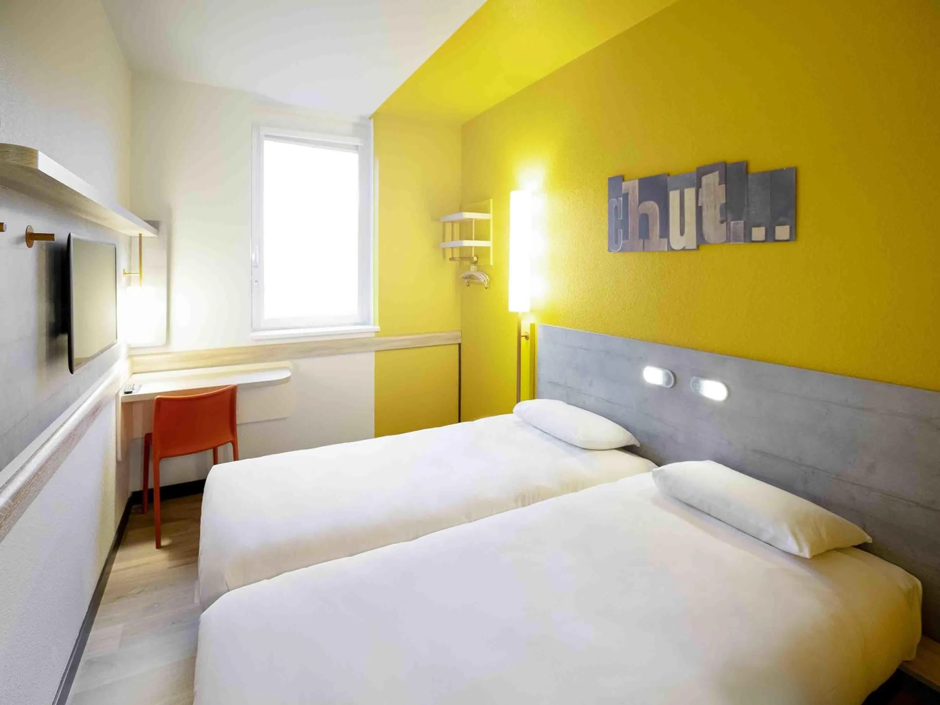 Bedroom, Bed in ibis budget Montpellier Sud Près d'Arènes