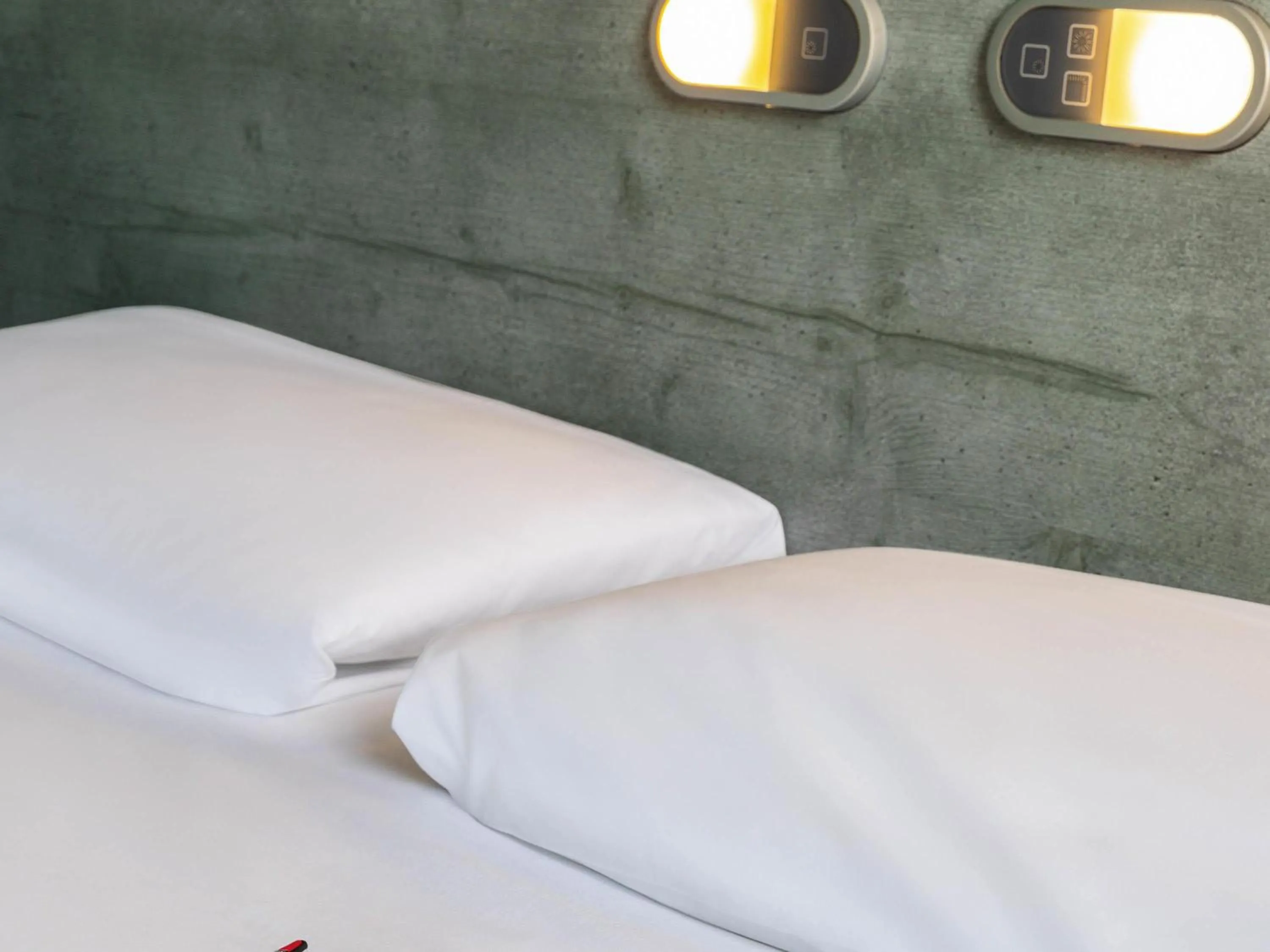 Bedroom, Bed in ibis budget Montpellier Sud Près d'Arènes