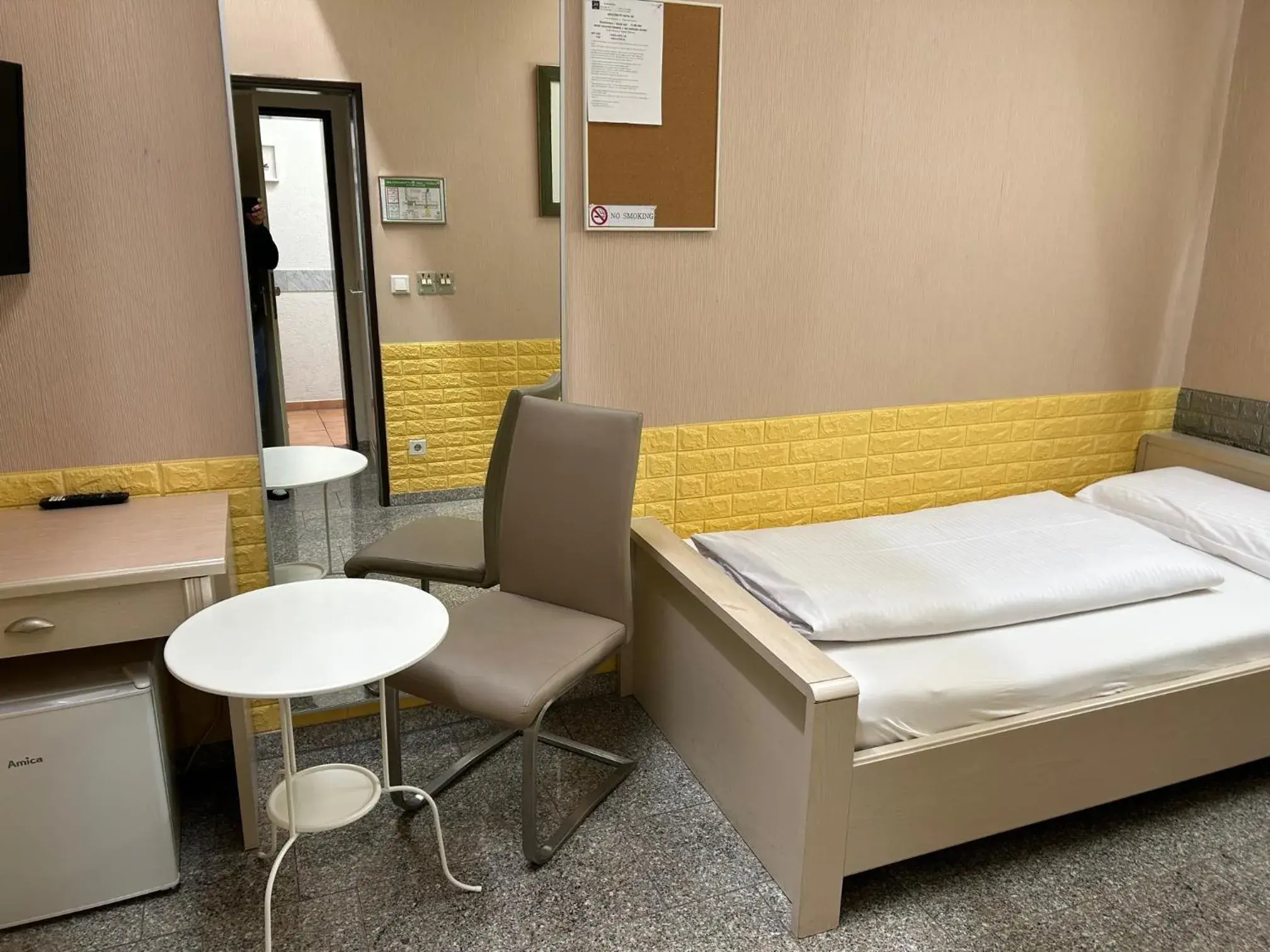 Single Room in Hotel Ko Single Room in Hotel Ko