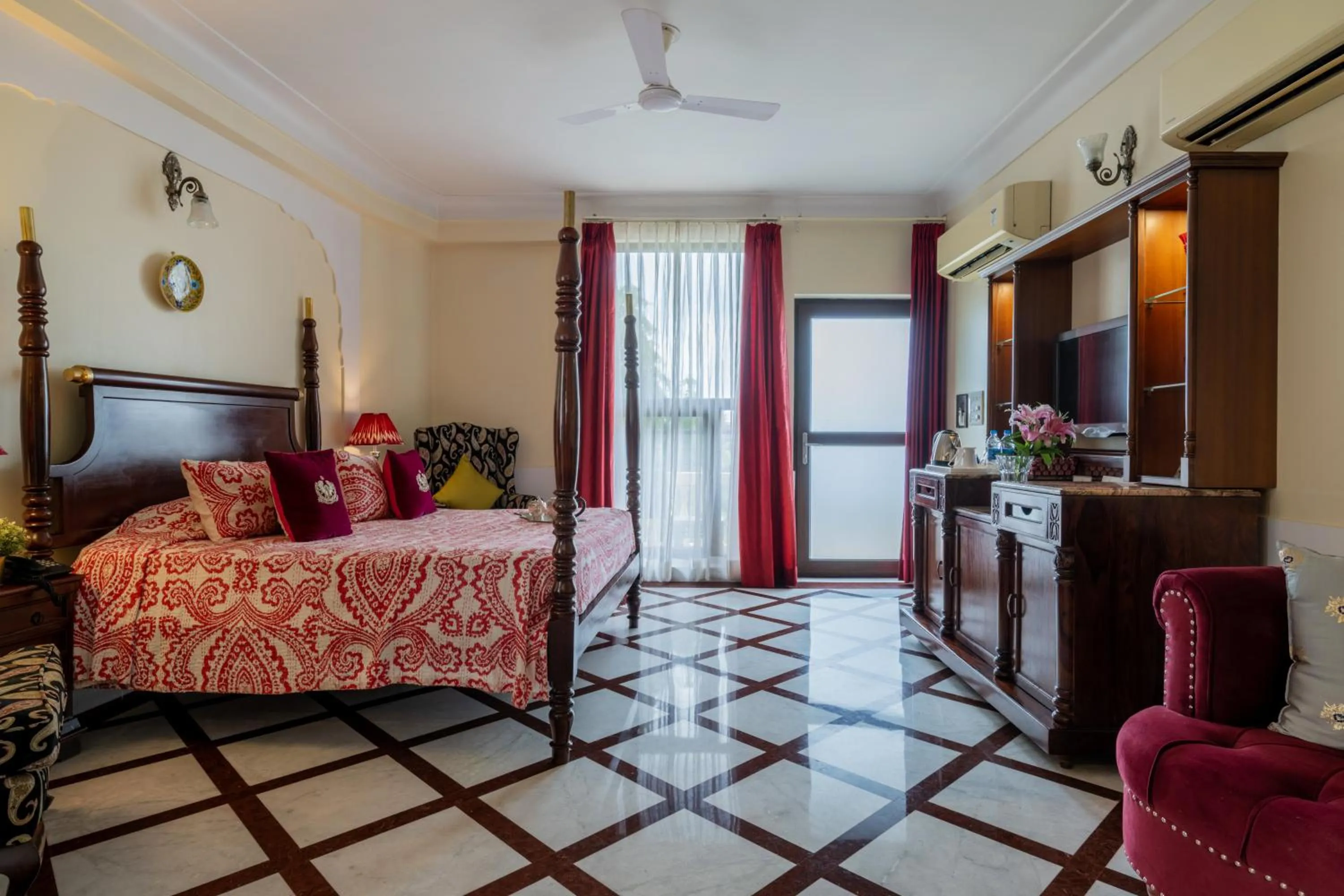 Bed in Dera Rawatsar - Heritage Hotel