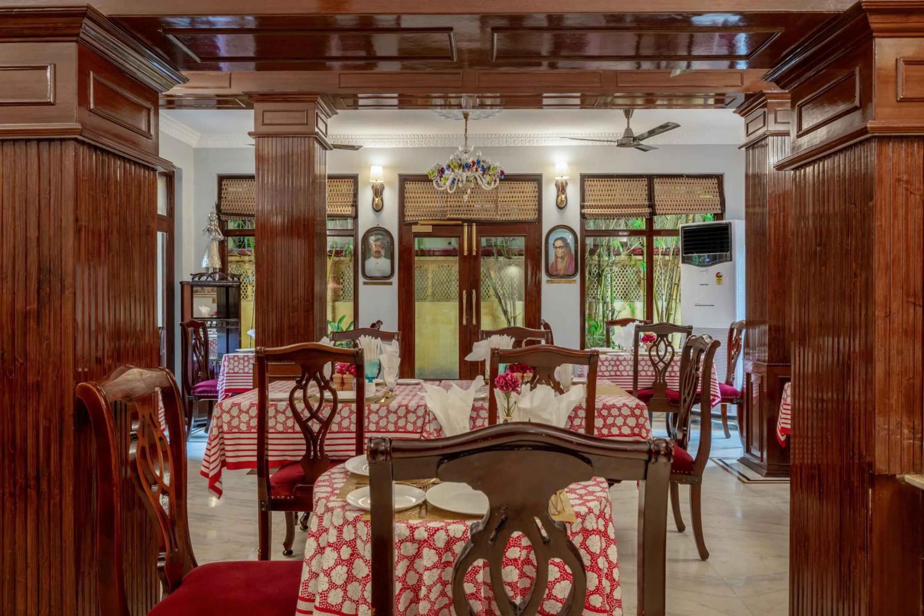 Restaurant/places to eat in Dera Rawatsar - Heritage Hotel