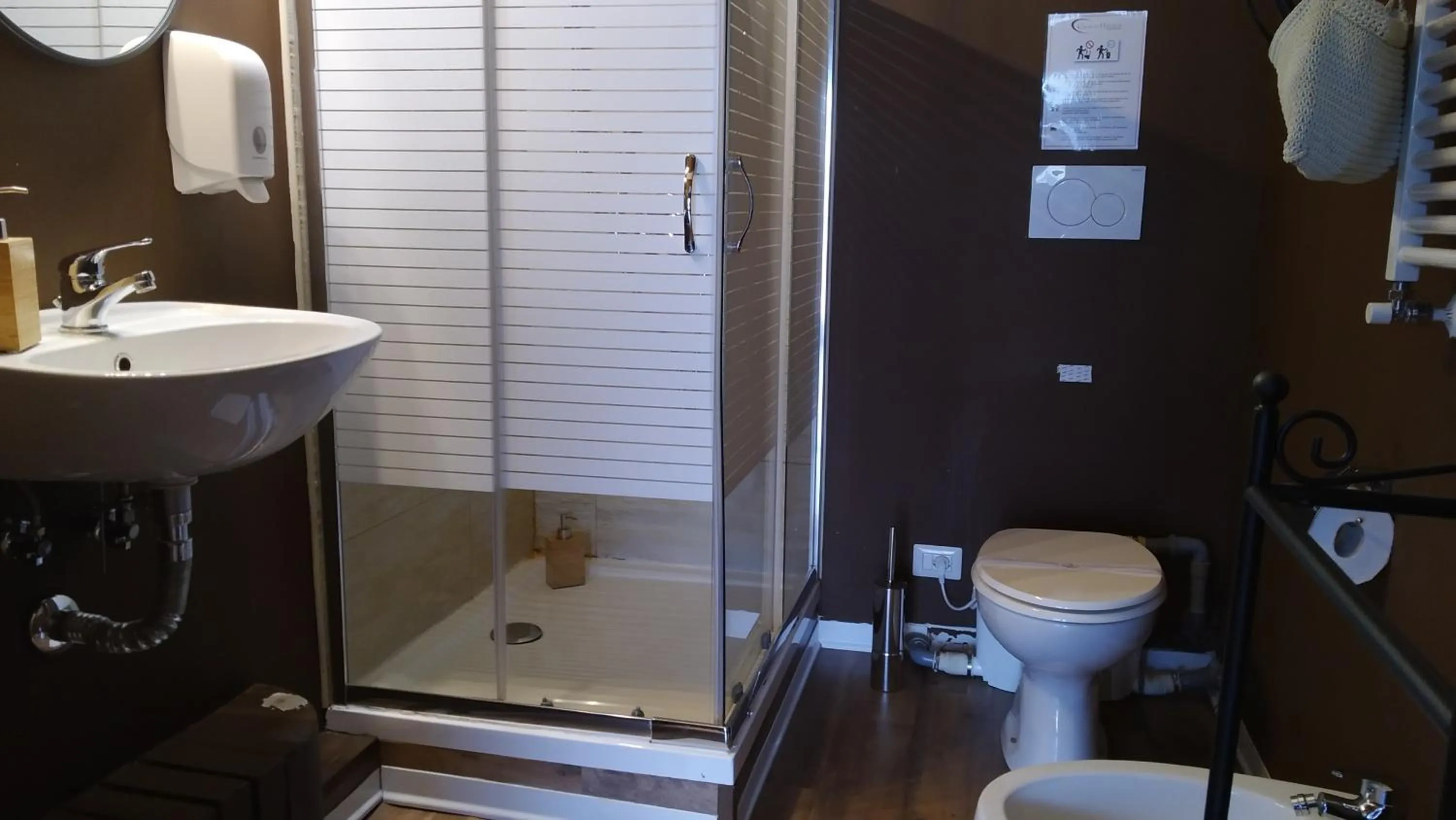 Shower in CconfortHotels R&B Dolci Emozioni