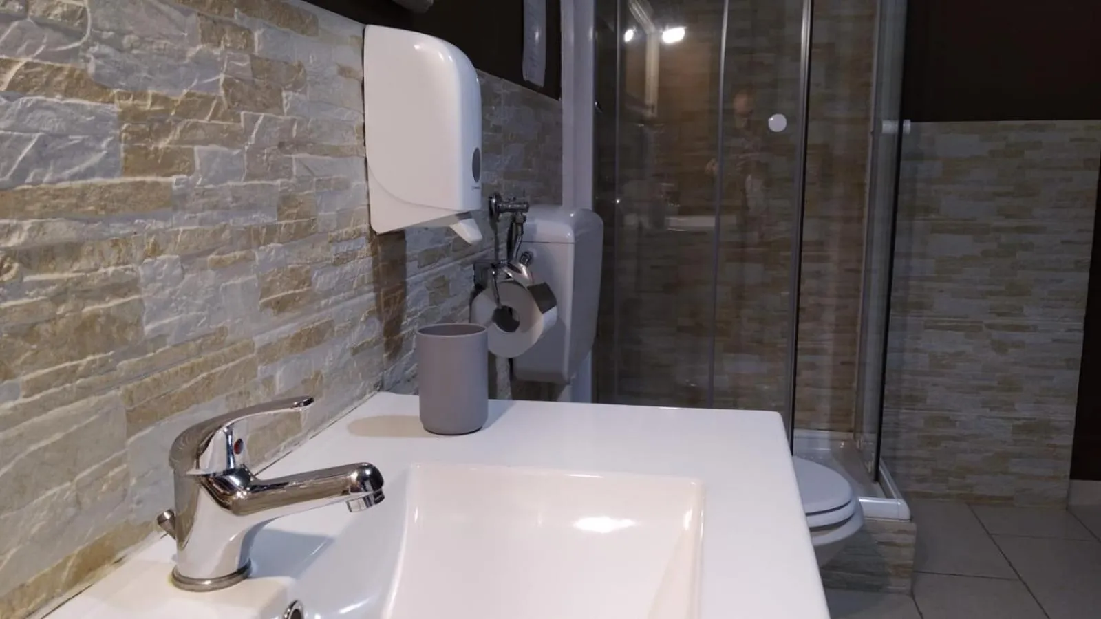 Shower in CconfortHotels R&B Dolci Emozioni