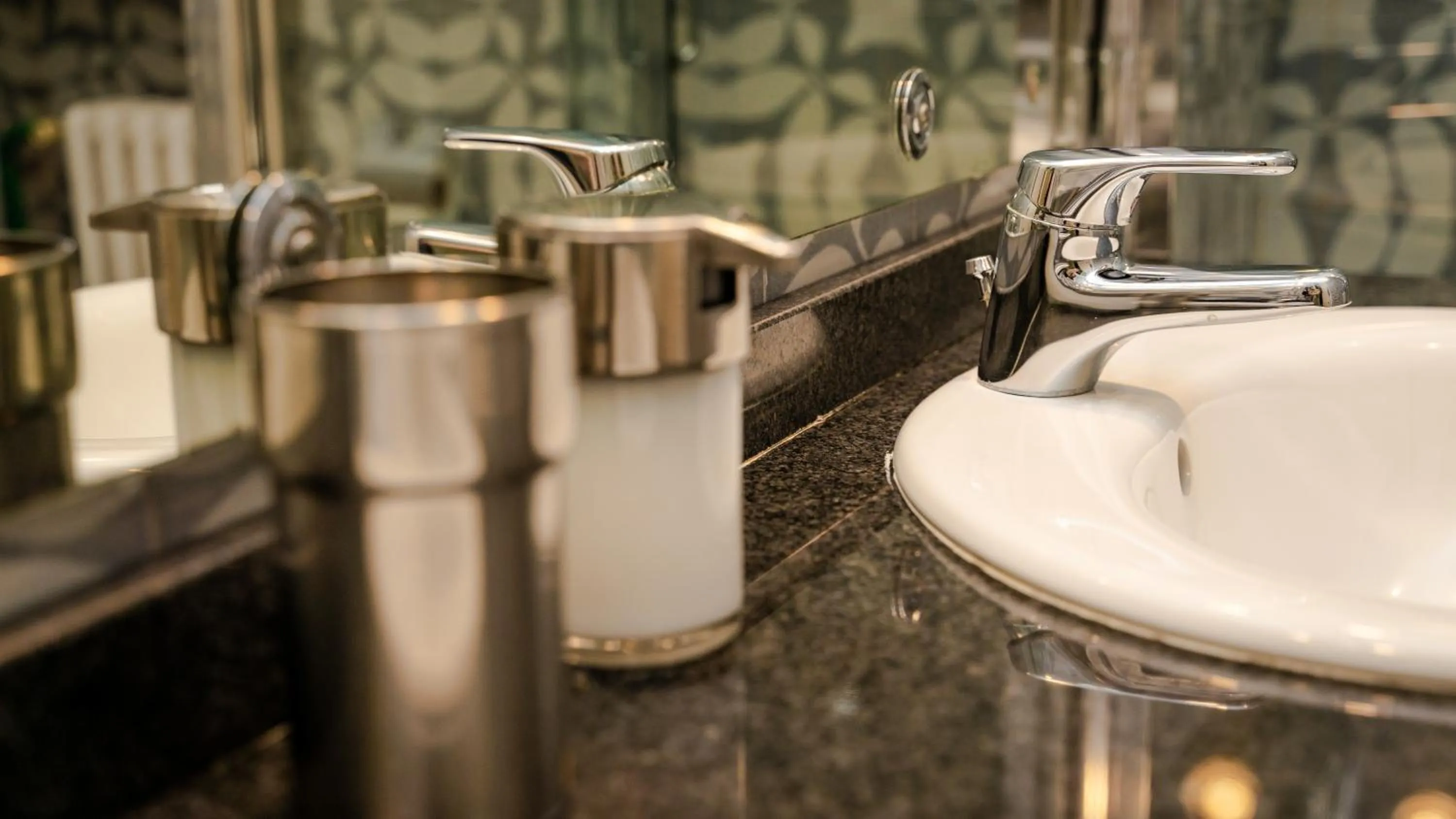 Shower in CconfortHotels R&B Dolci Emozioni