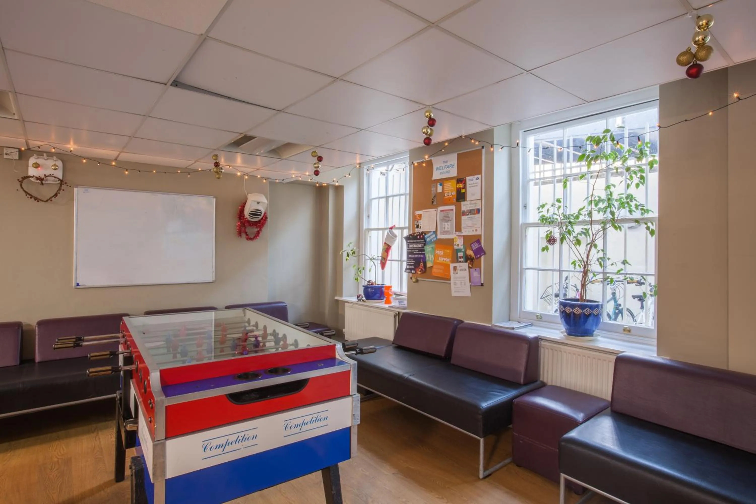 Communal lounge/ TV room in LSE Passfield Hall