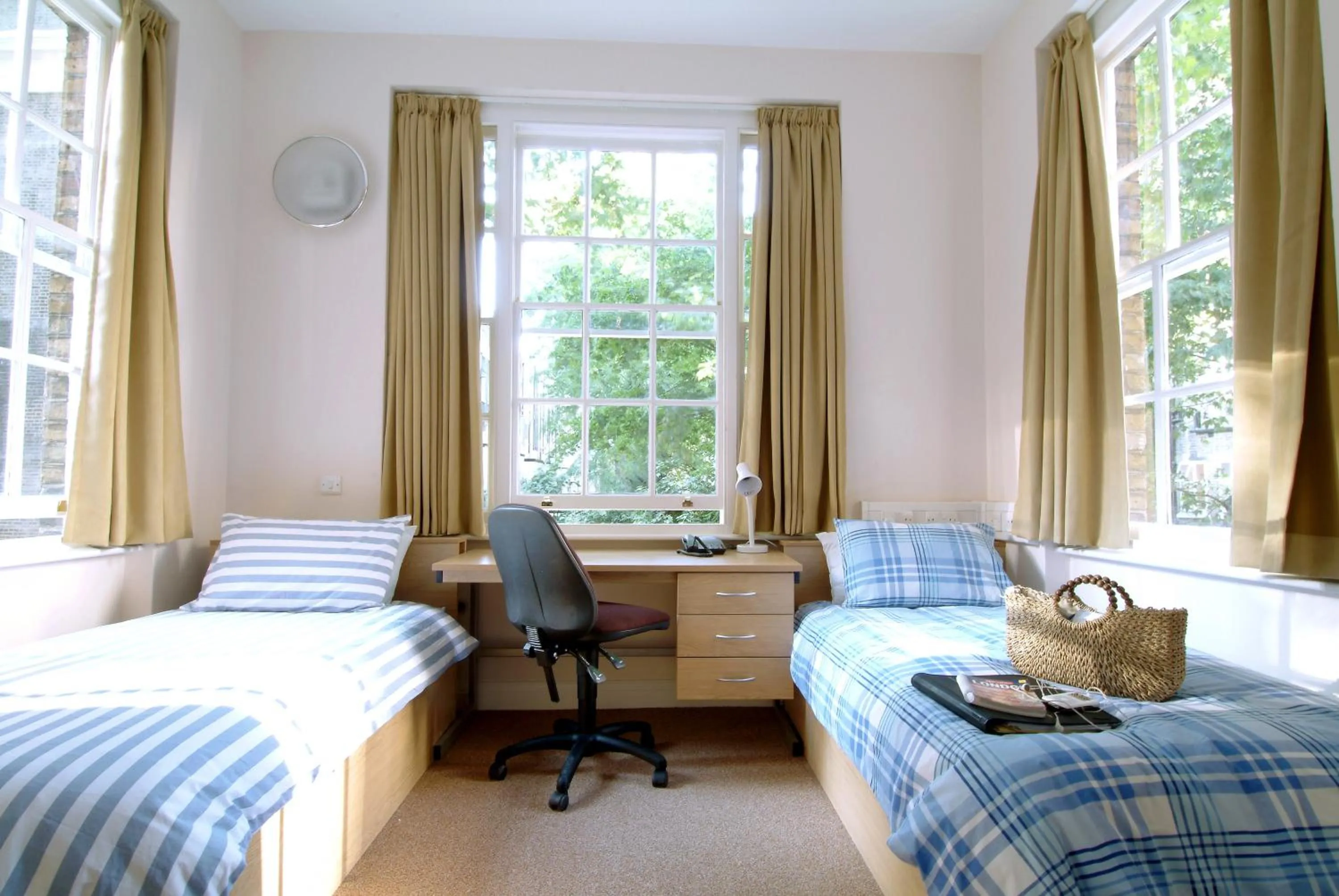 Photo of the whole room, Bed in LSE Passfield Hall