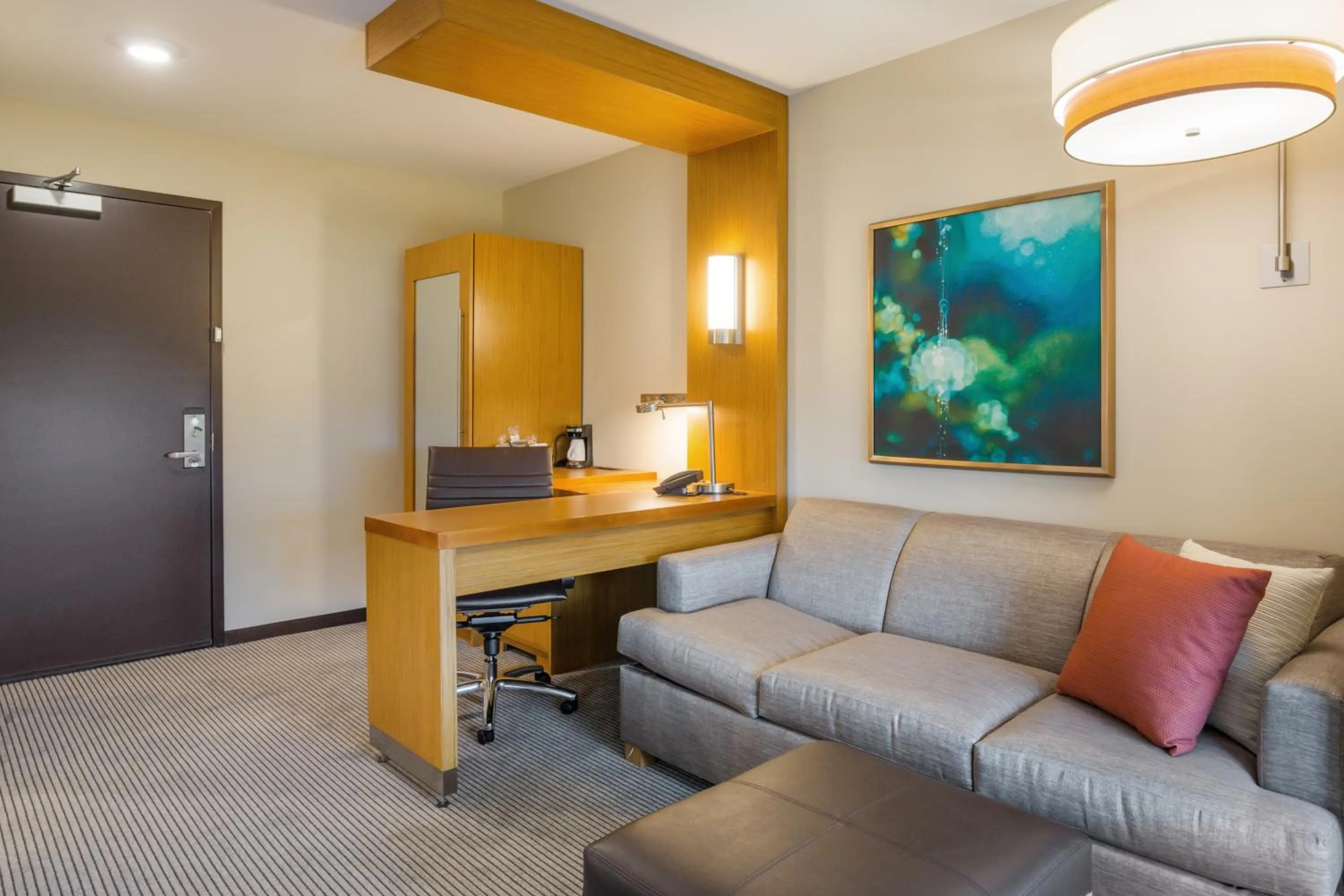 Photo of the whole room in Hyatt Place Hampton Convention Center