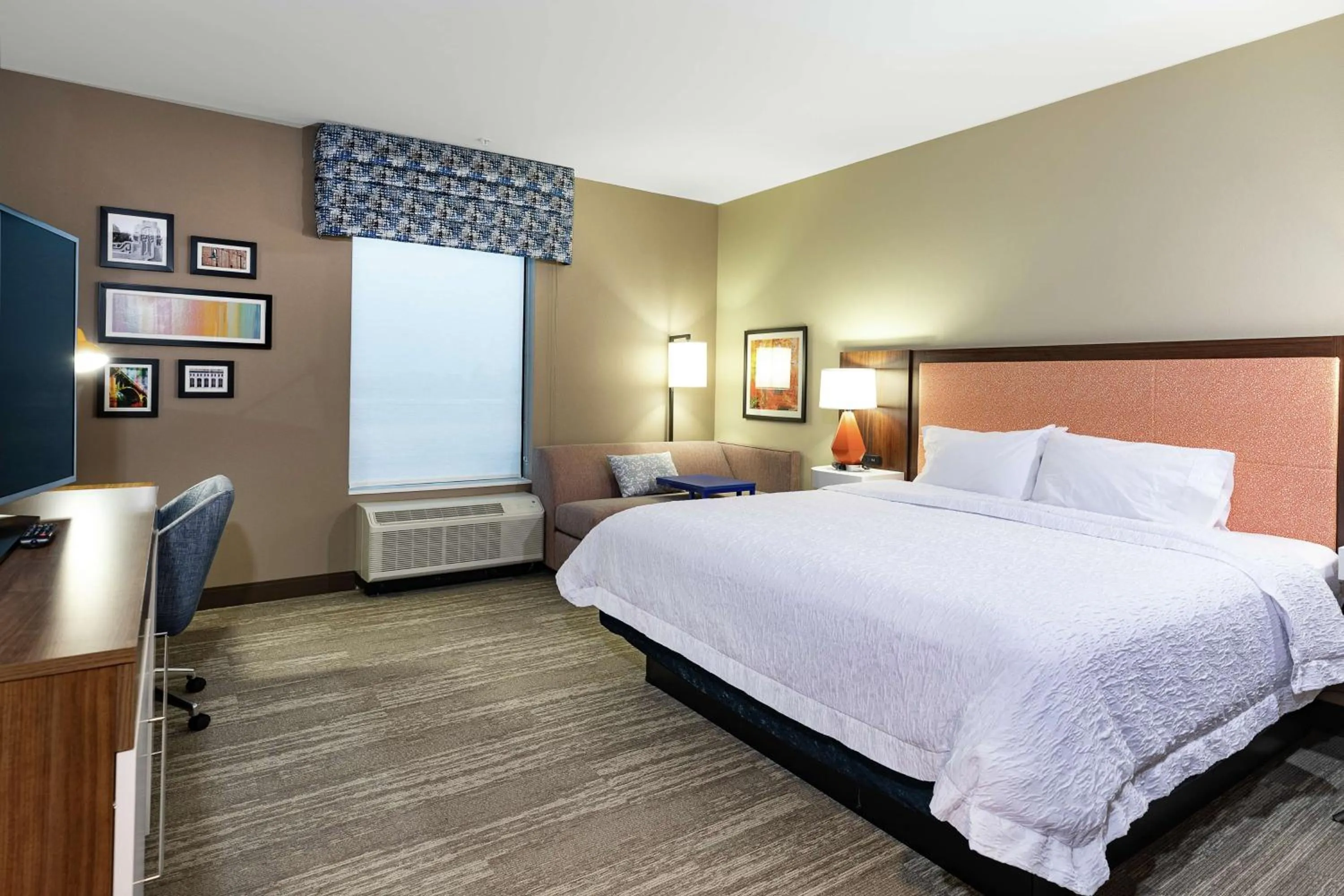 Bedroom, Bed in Hampton Inn & Suites By Hilton-Columbia Killian Road
