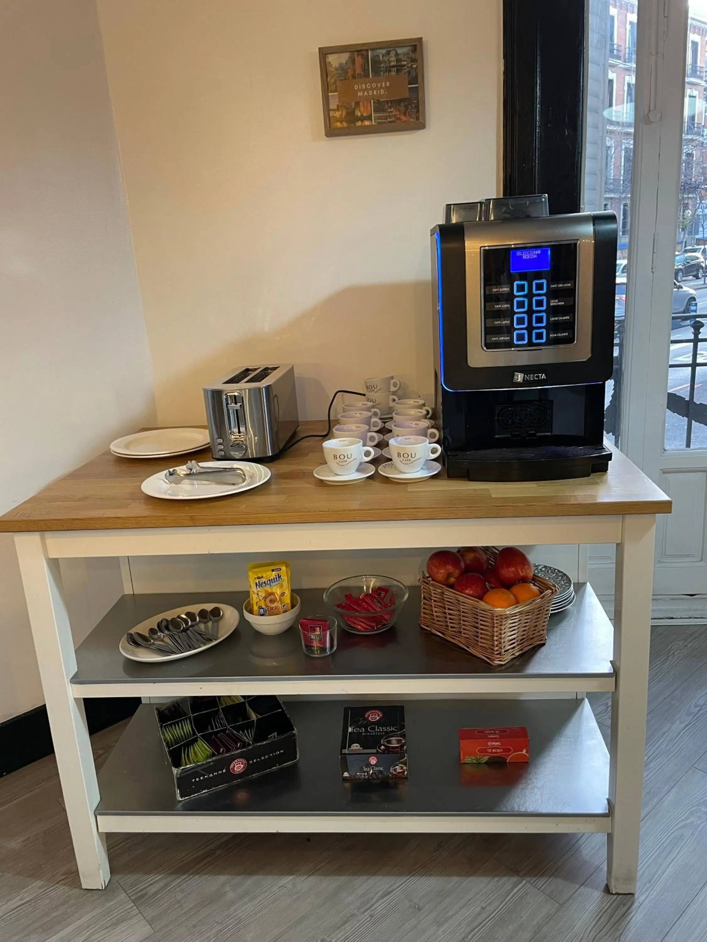 Restaurant/places to eat in Safestay Madrid Central