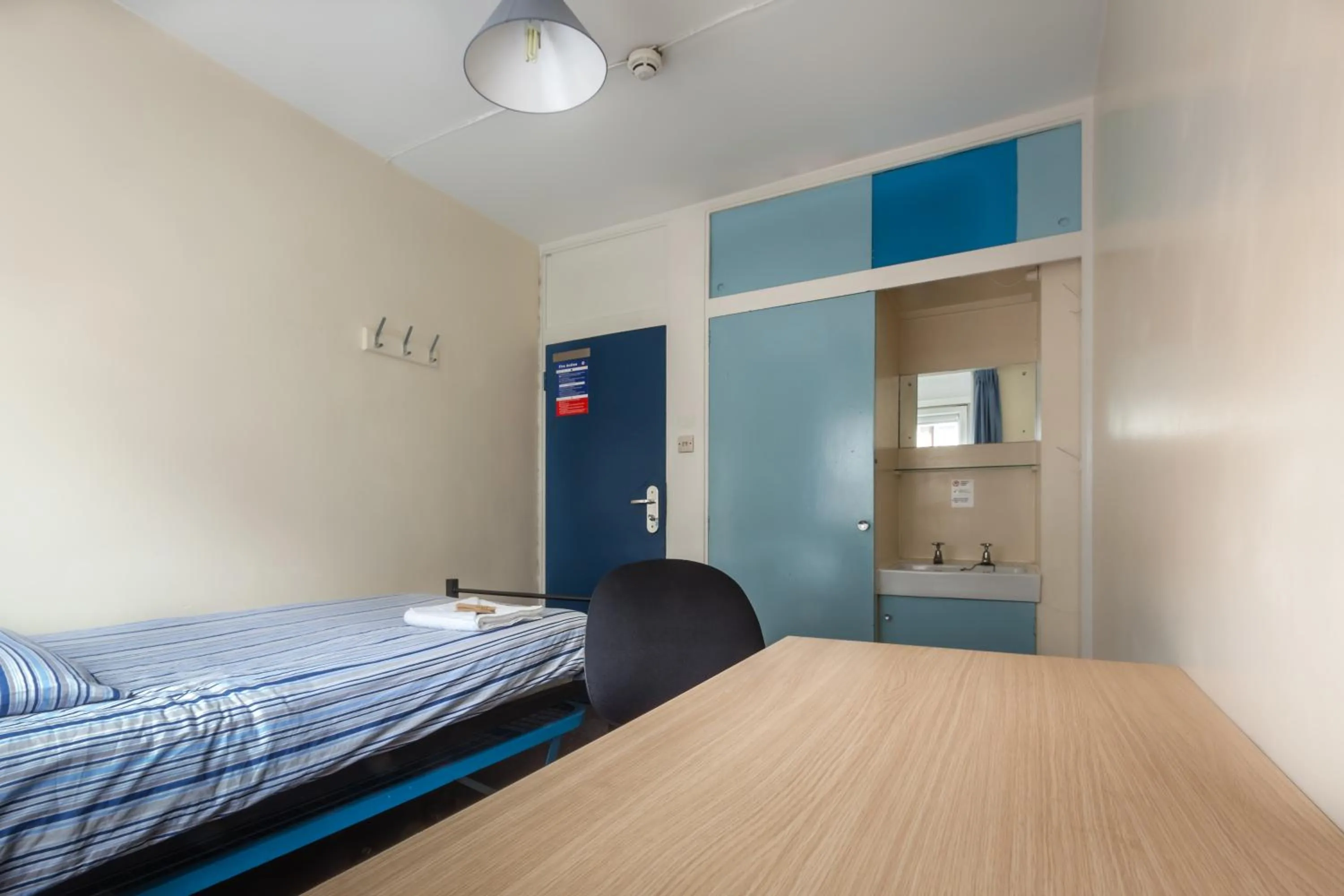Bedroom, Bed in LSE Carr-Saunders Hall