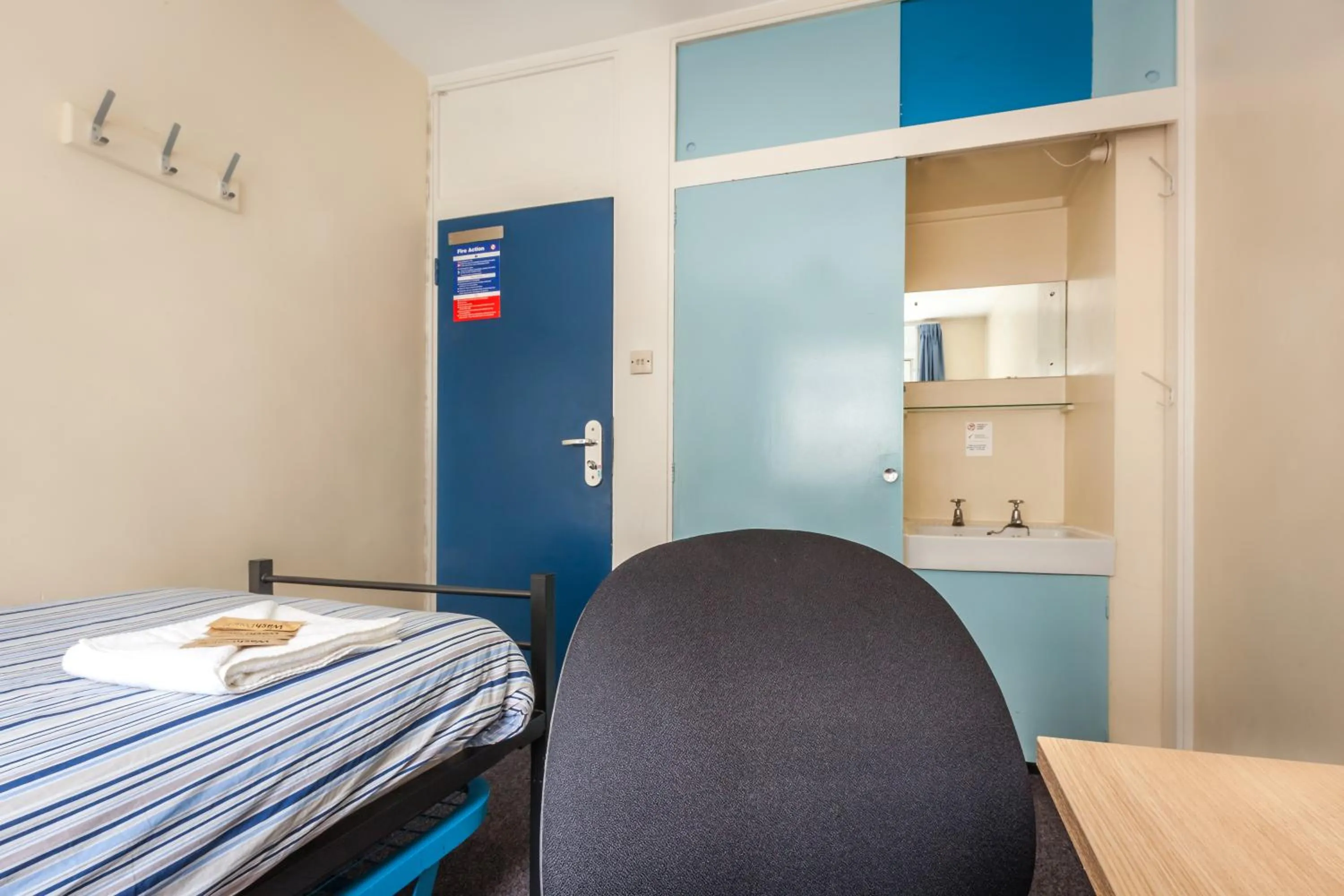 Bedroom in LSE Carr-Saunders Hall